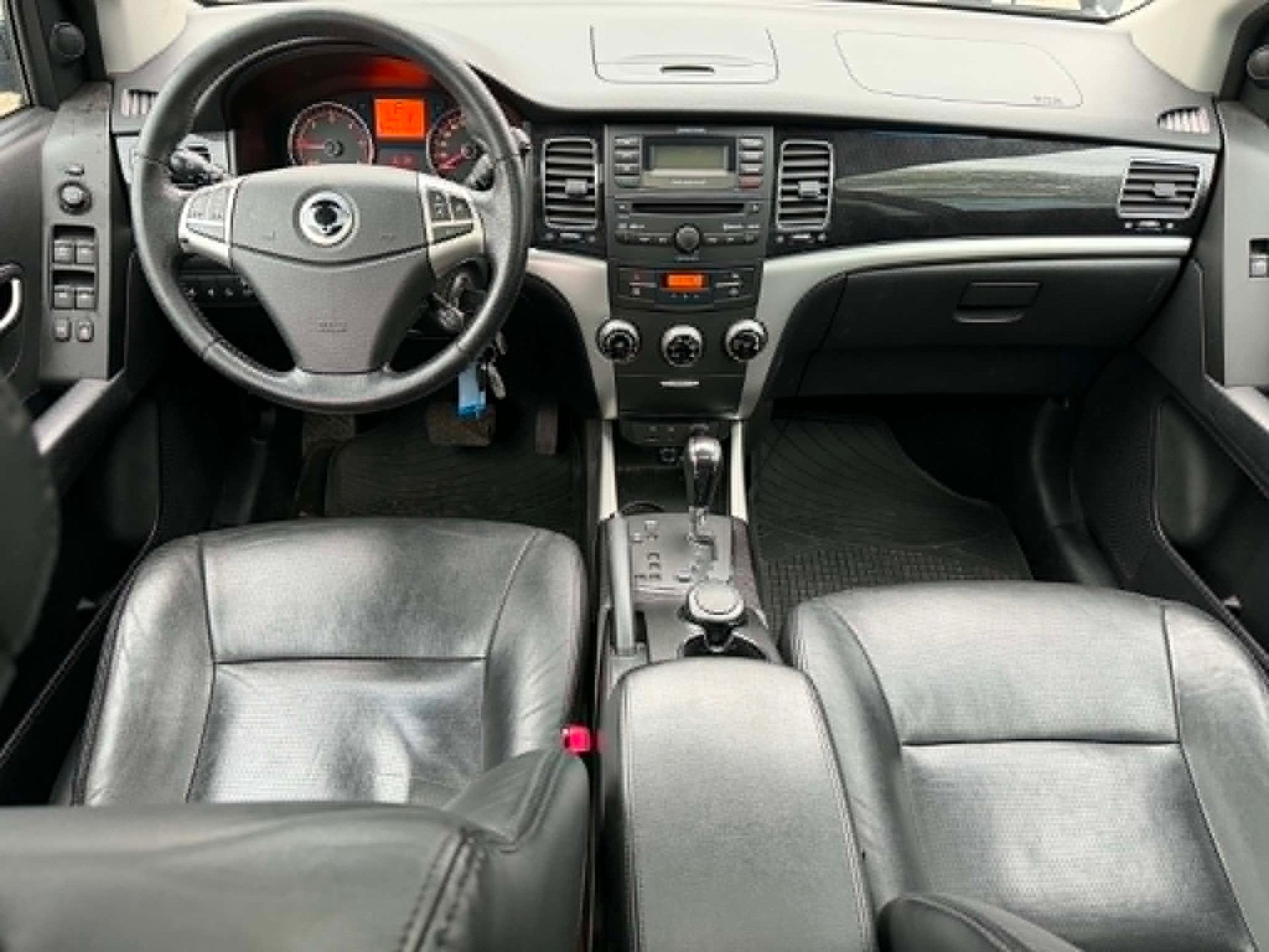 KGM-SsangYong Korando 2.0 e-XDI Family Edition 4WD Automatic-image-3