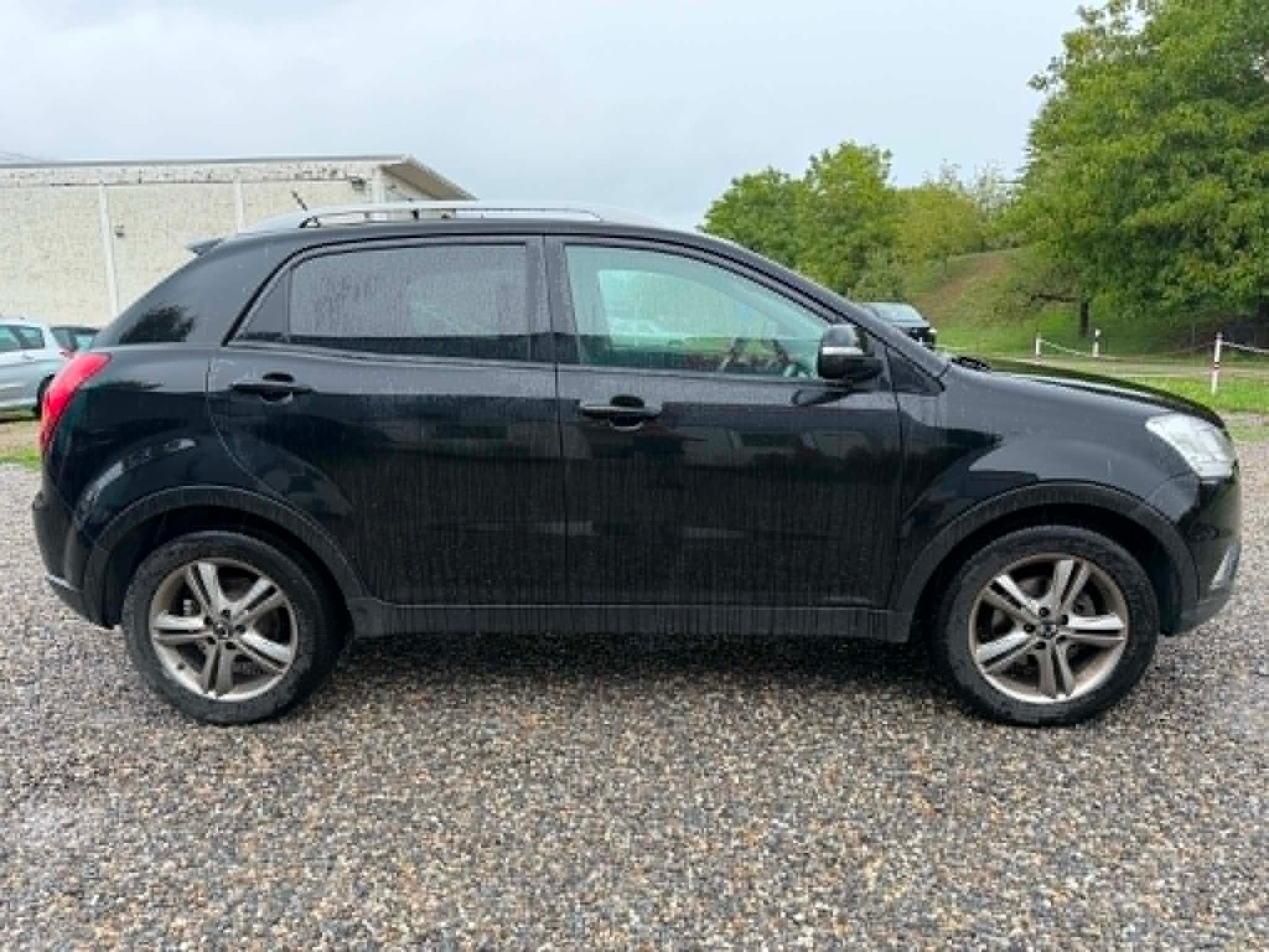 KGM-SsangYong Korando 2.0 e-XDI Family Edition 4WD Automatic-image-7