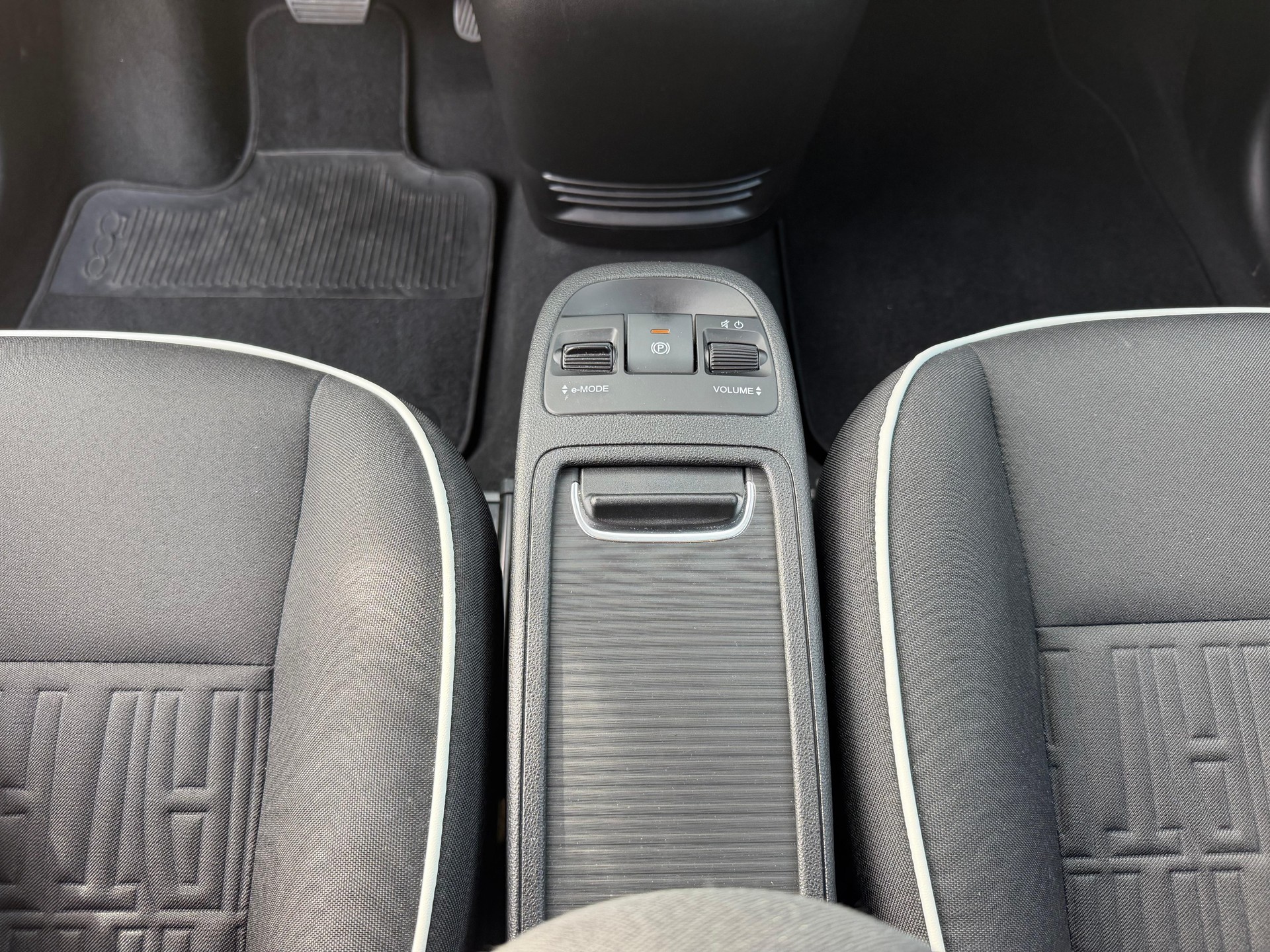 FIAT 500 Swiss Edition-image-5