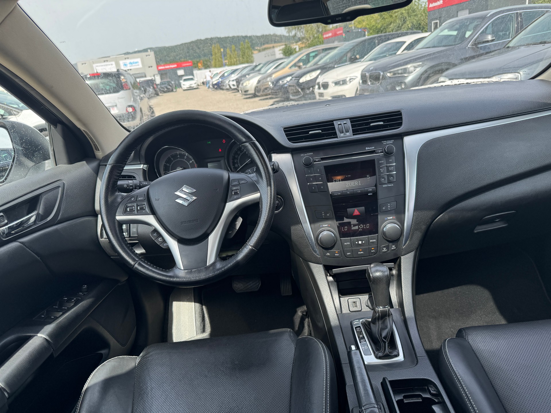 SUZUKI Kizashi 2.4 GL Top 4WD CVT-image-6