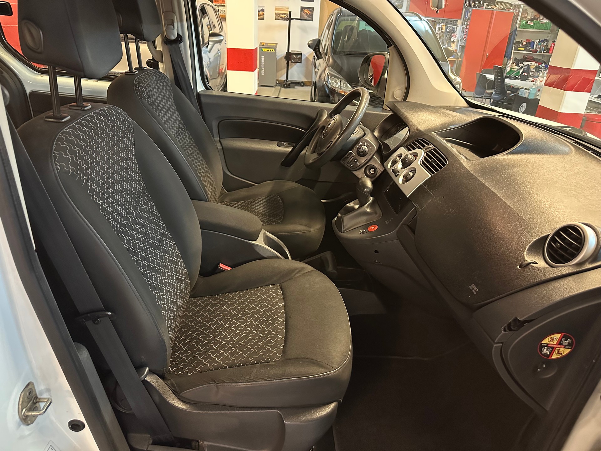 RENAULT Kangoo 1.6 16V Expression Automatic-image-6