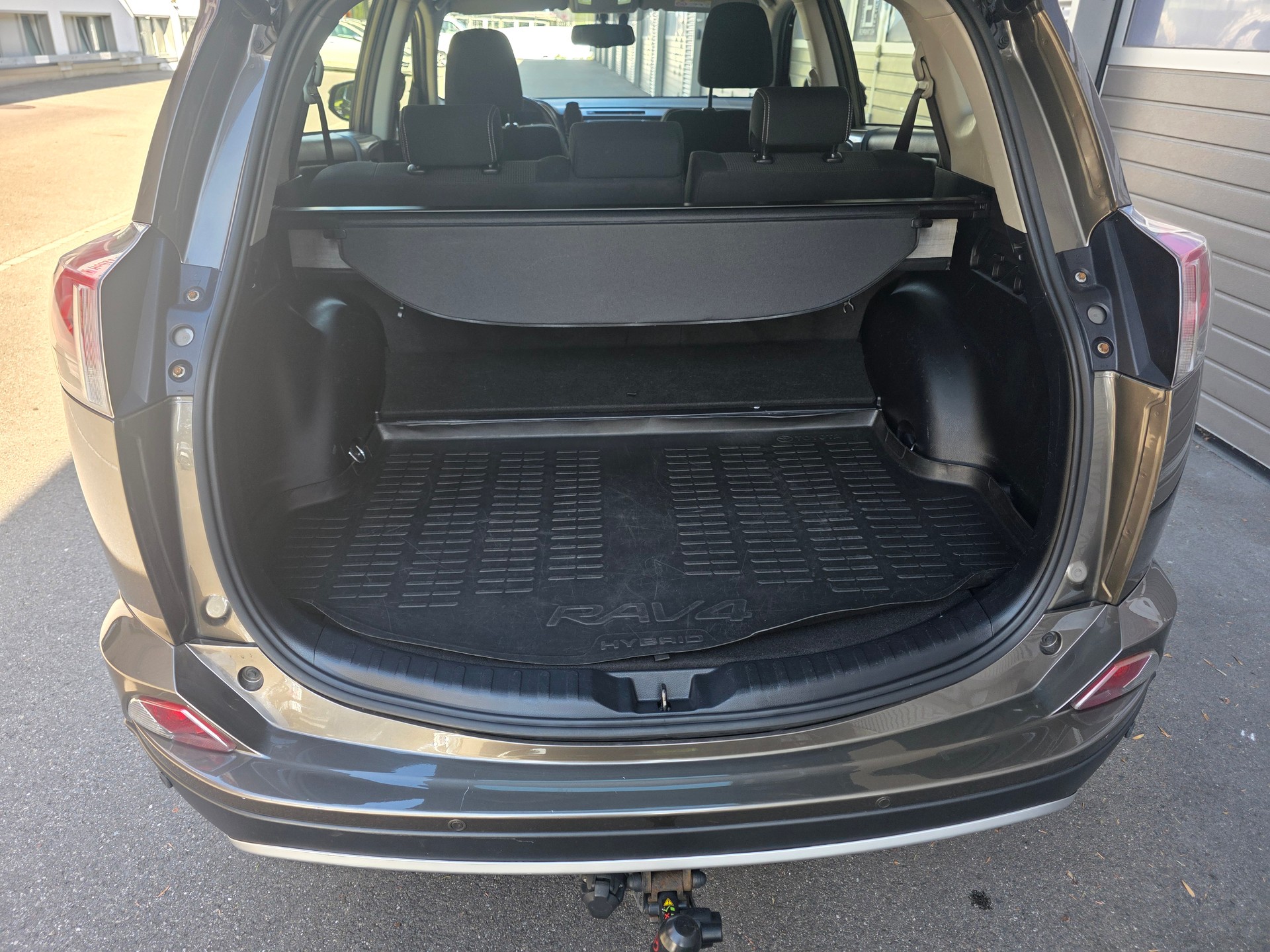 TOYOTA RAV-4 2.5 HSD Sol e-CVT-image-12