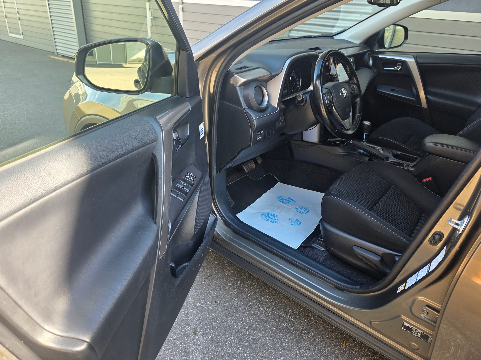 TOYOTA RAV-4 2.5 HSD Sol e-CVT-image-9