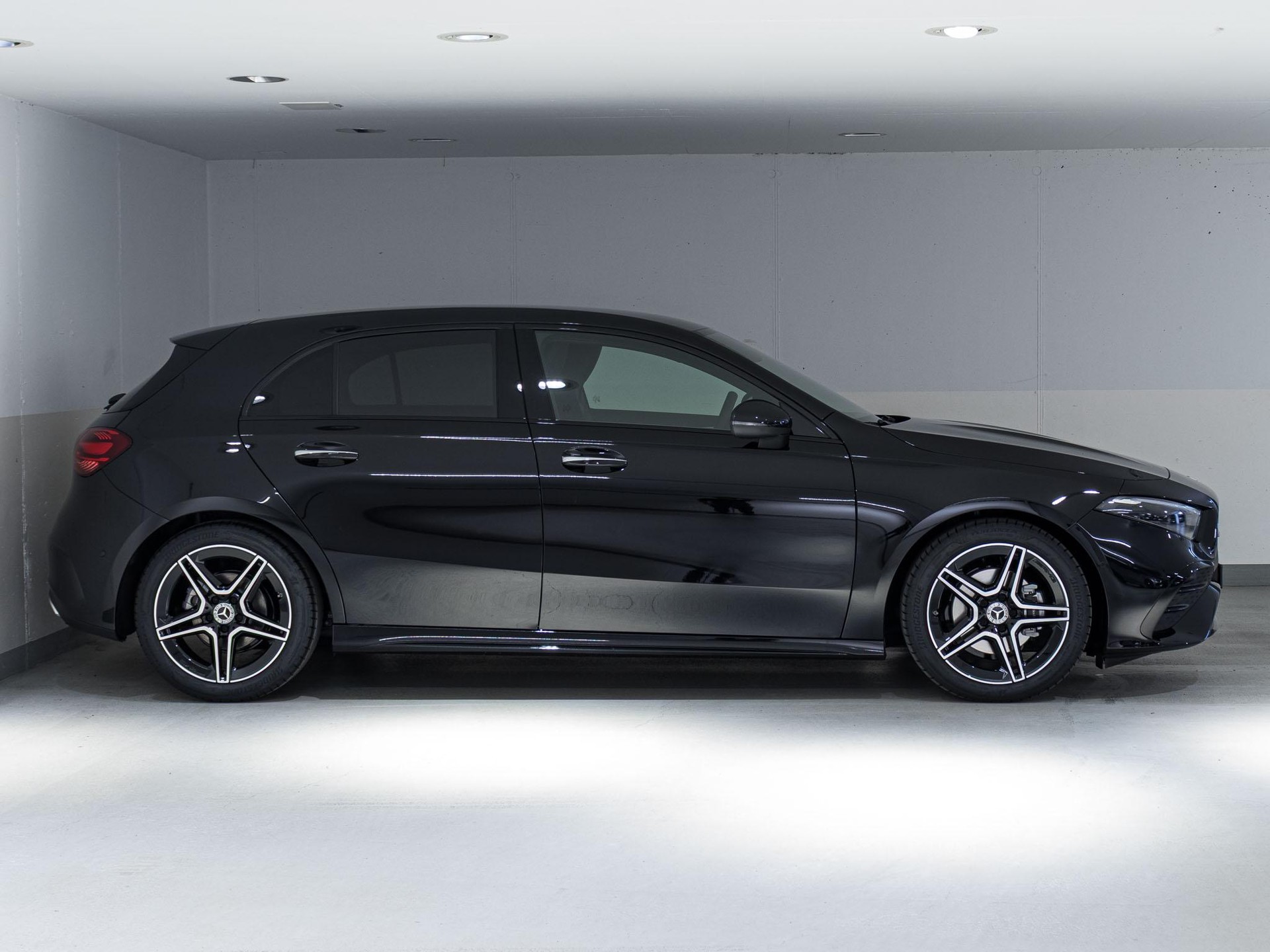 MERCEDES-BENZ A 180 d-image-1