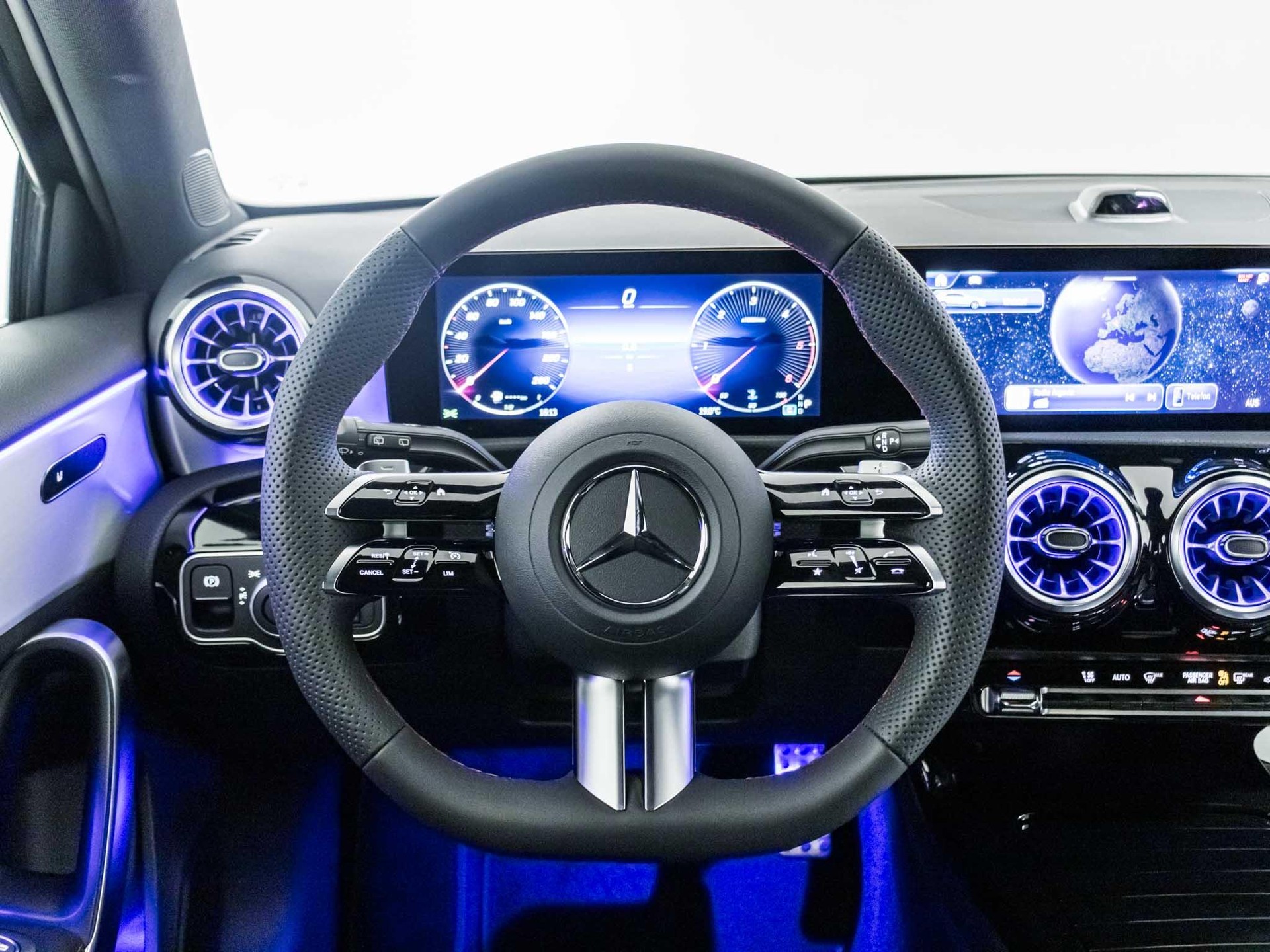 MERCEDES-BENZ A 180 d-image-9