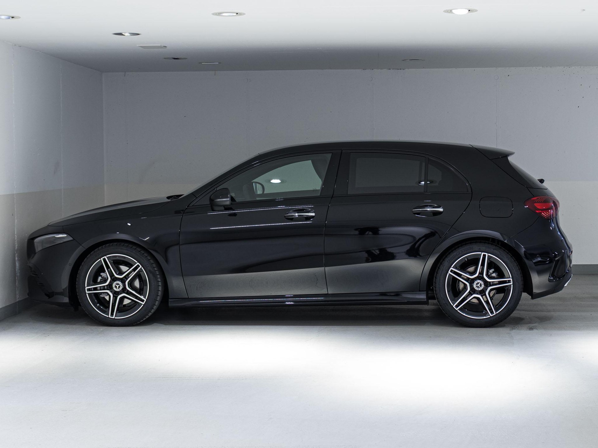 MERCEDES-BENZ A 180 d-image-4