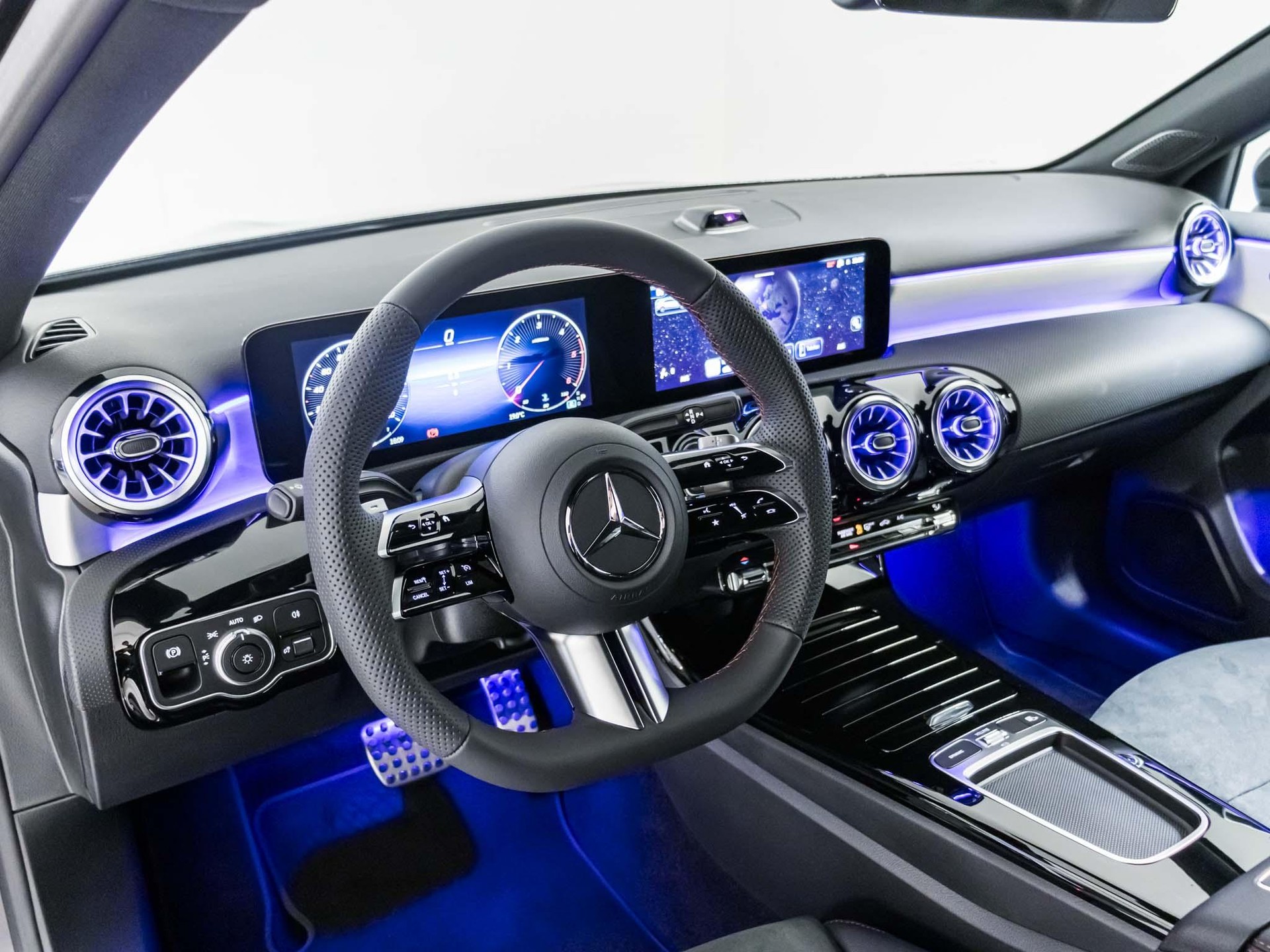 MERCEDES-BENZ A 180 d-image-8