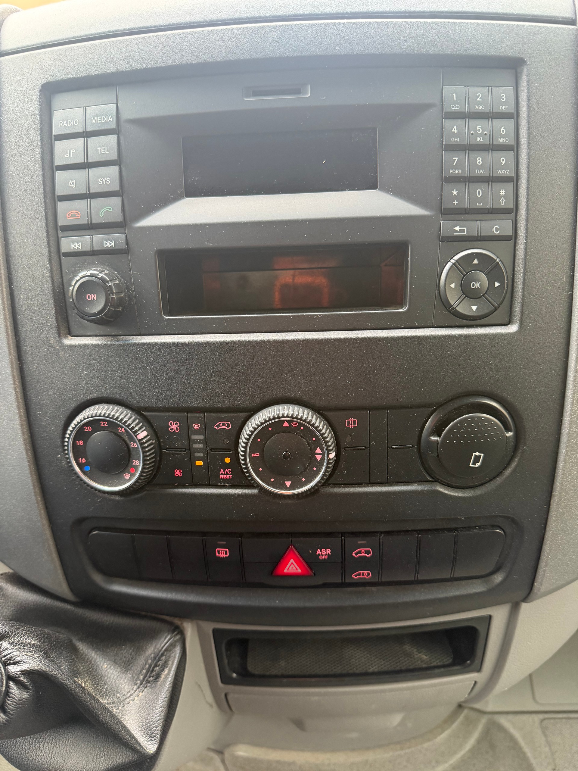 VW Crafter 35 2.0 TDI CR-image-11