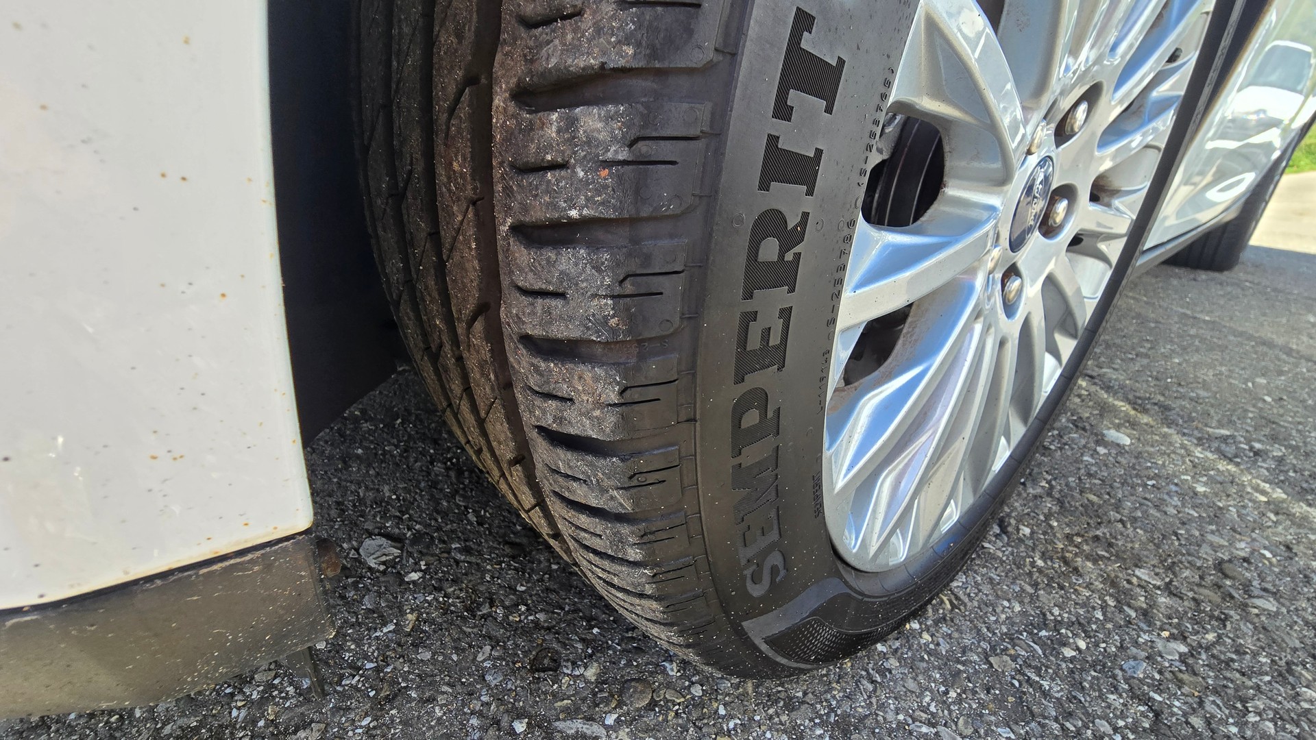 FORD Focus 1.0 SCTi Titanium-image-7