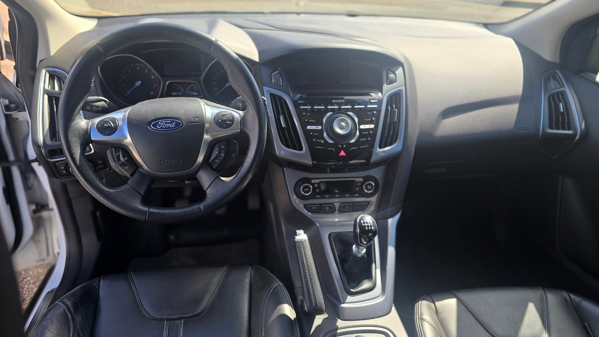 FORD Focus 1.0 SCTi Titanium-image-4