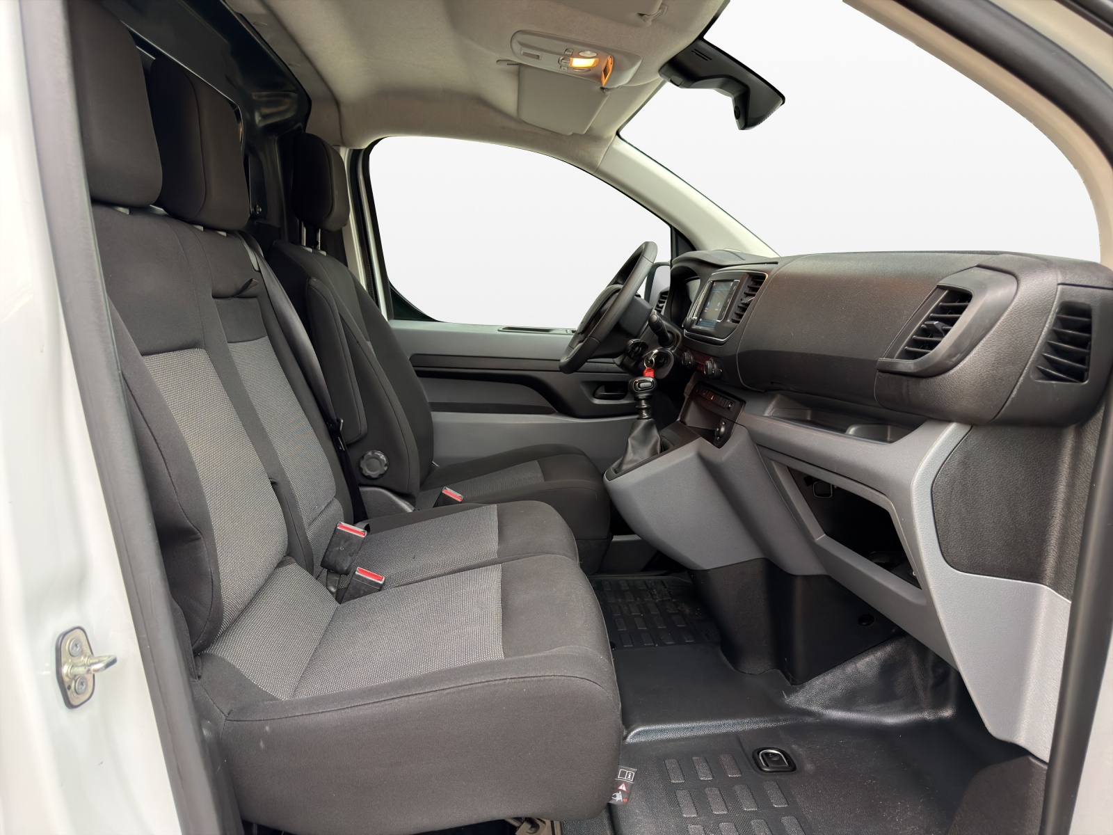 PEUGEOT Expert 2.0 BlueHDi 140 S&S Premium Standard-image-14