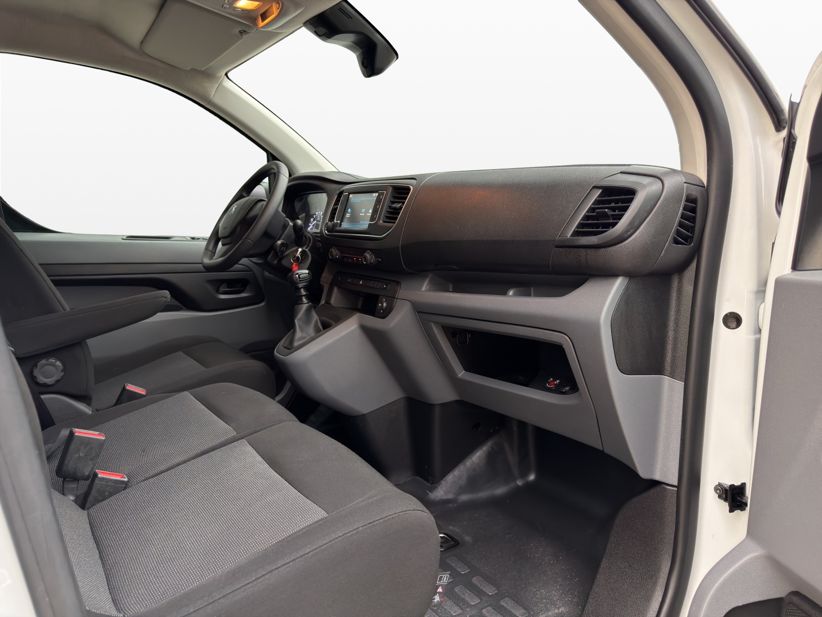 PEUGEOT Expert 2.0 BlueHDi 140 S&S Premium Standard-image-18
