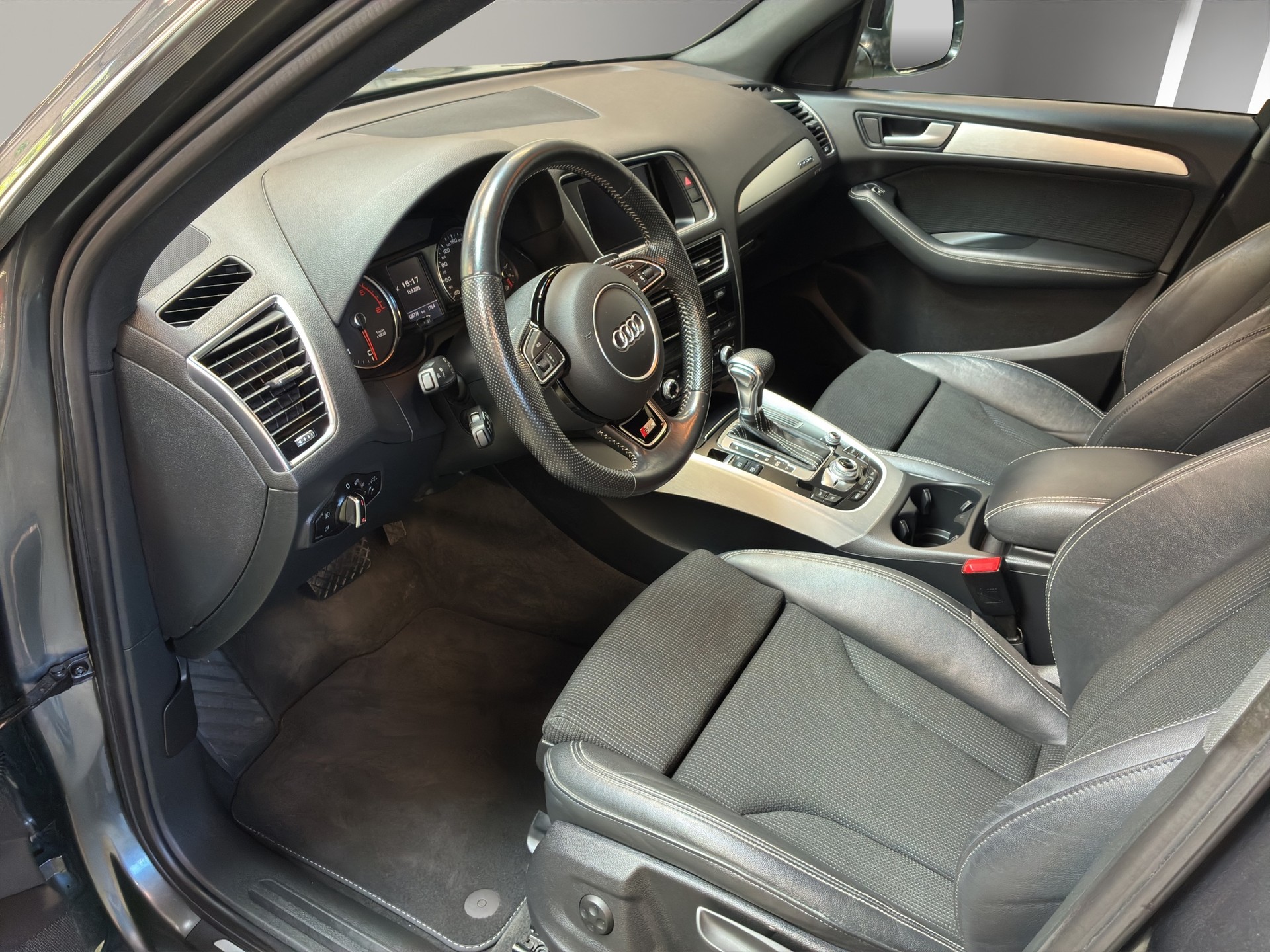 AUDI Q5 2.0 TDI quattro S-tronic-image-8