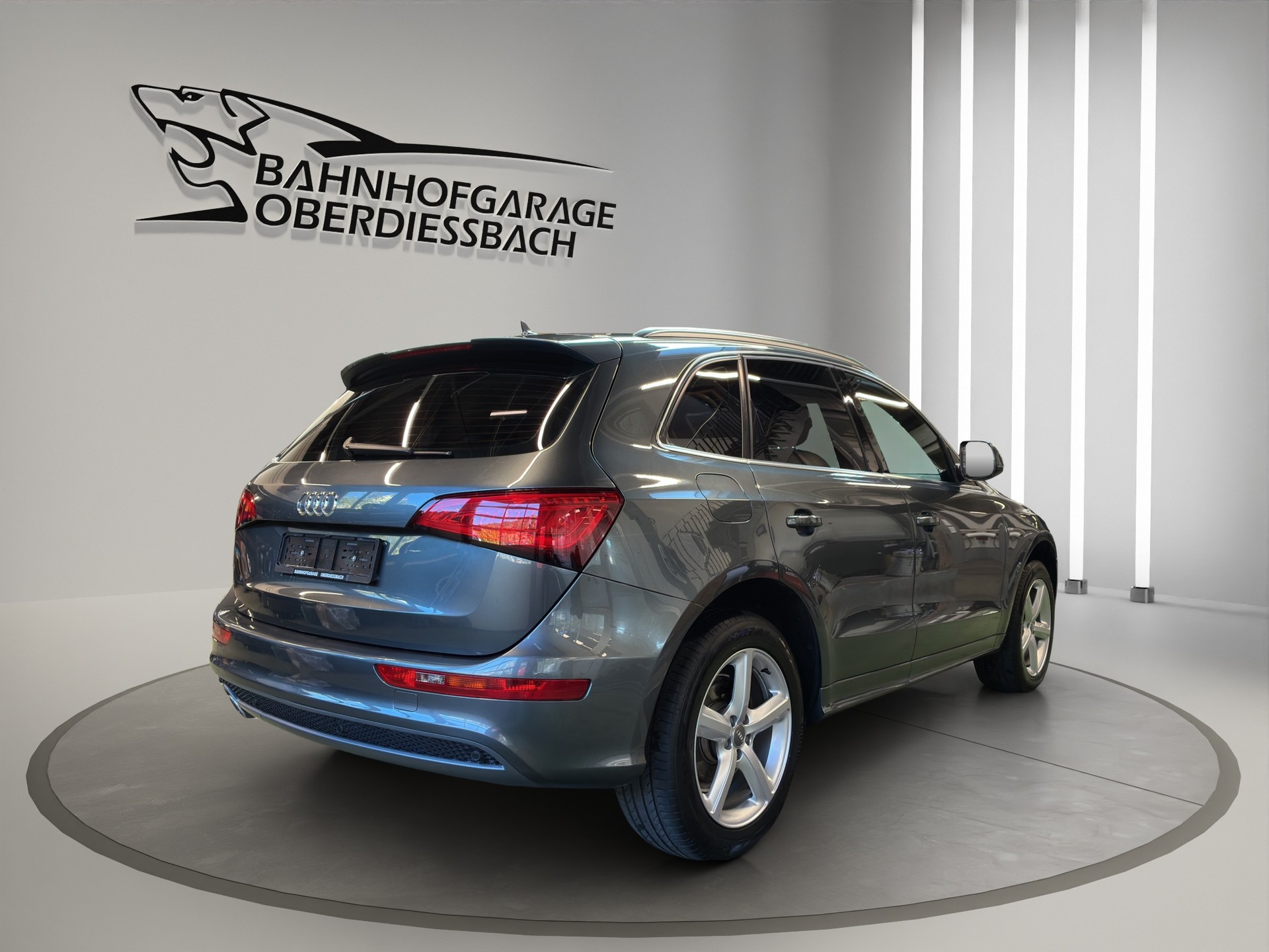 AUDI Q5 2.0 TDI quattro S-tronic-image-4