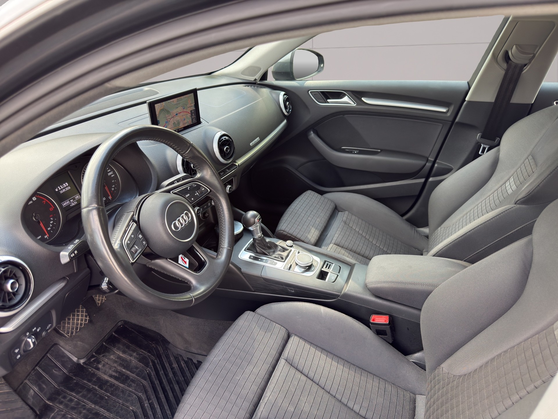 AUDI A3 Sportback 2.0 TFSI Sport quattro S-tronic-image-12