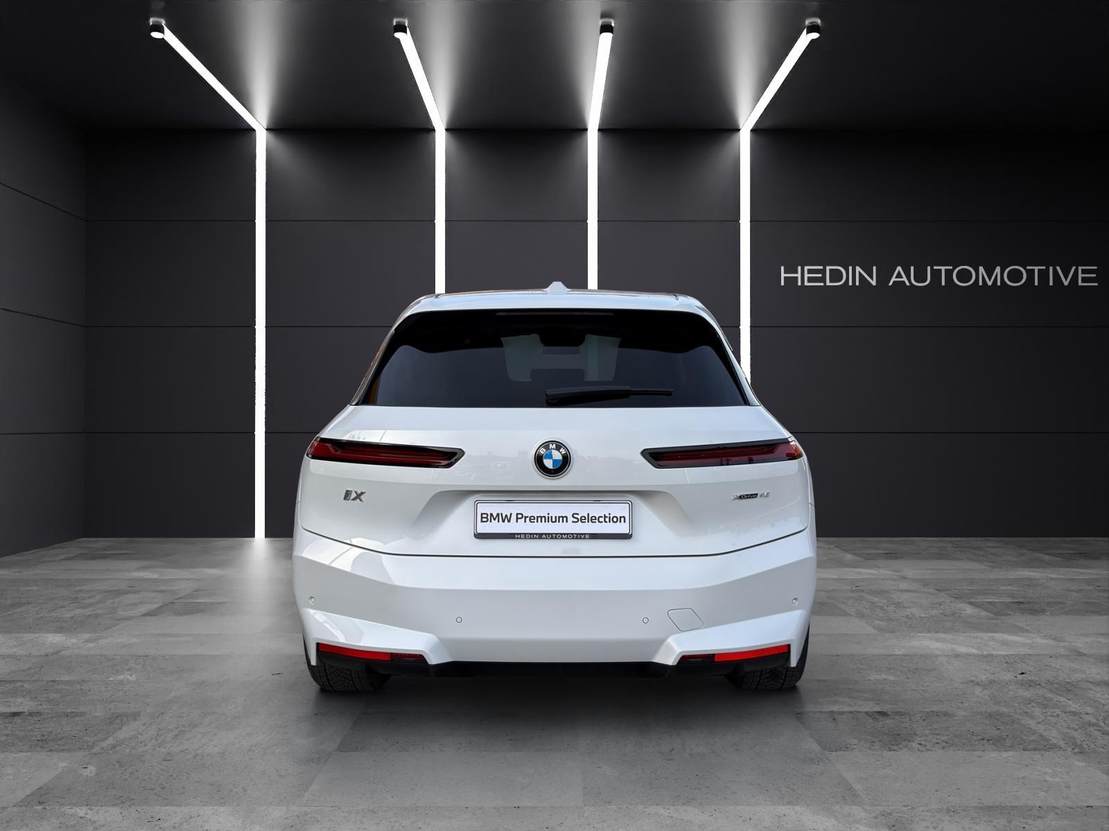 BMW iX I20 xDrive45-image-8