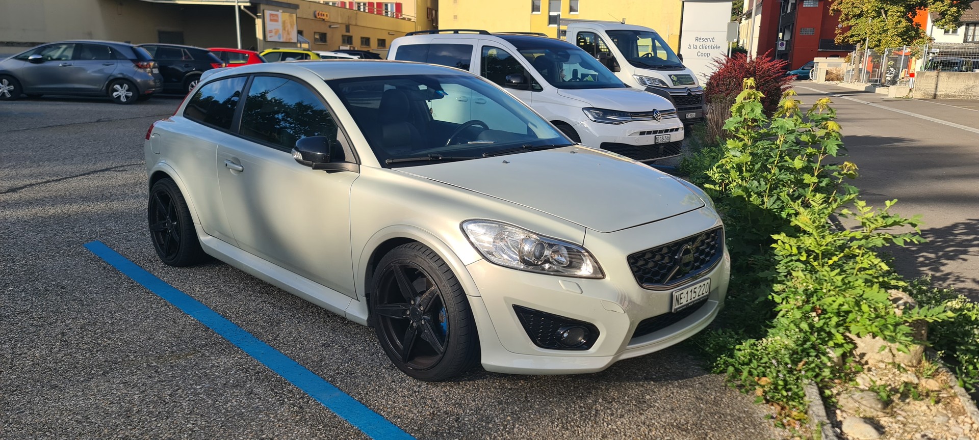 VOLVO C30 D3 Momentum-image-1