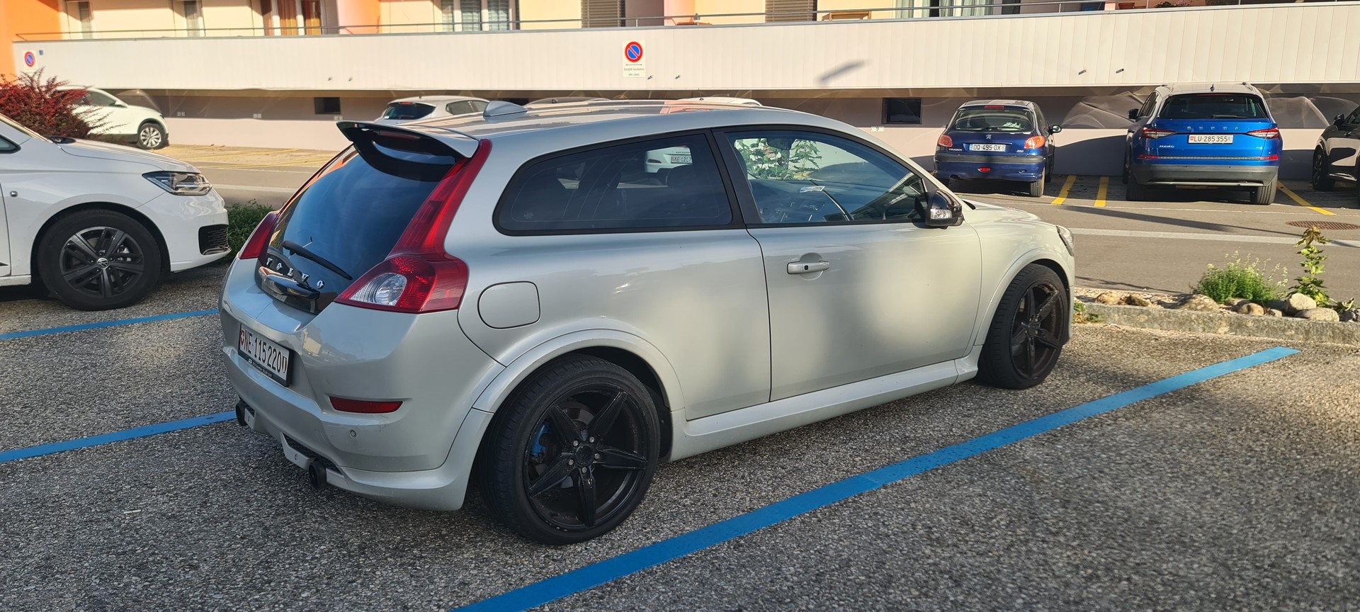 VOLVO C30 D3 Momentum-image-2