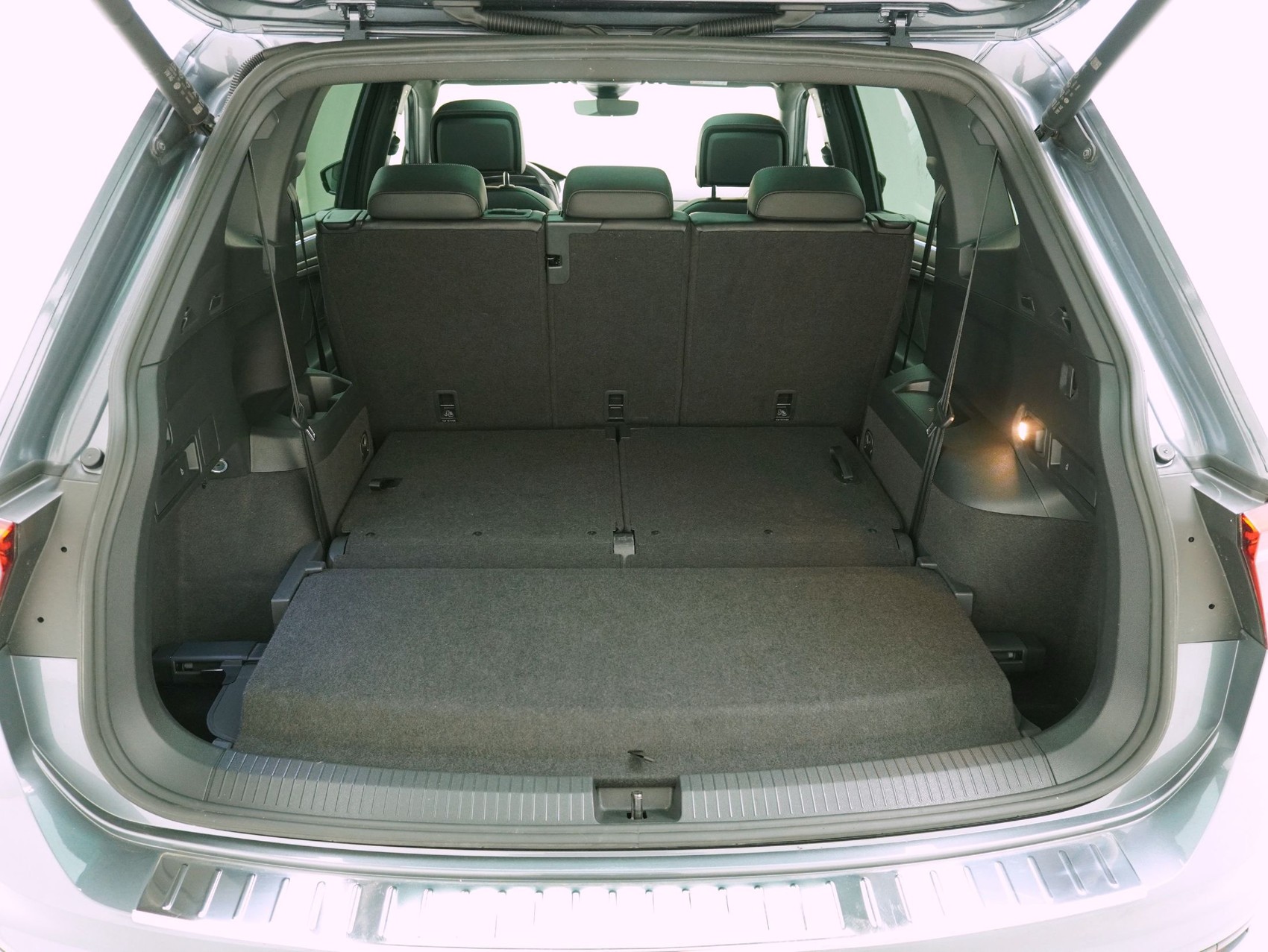 VW Tiguan Allspace 2.0 TSI DSG R-Line Black Style 4Motion-image-14
