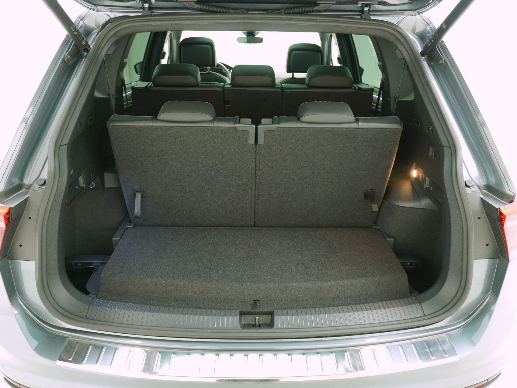 VW Tiguan Allspace 2.0 TSI DSG R-Line Black Style 4Motion-image-15