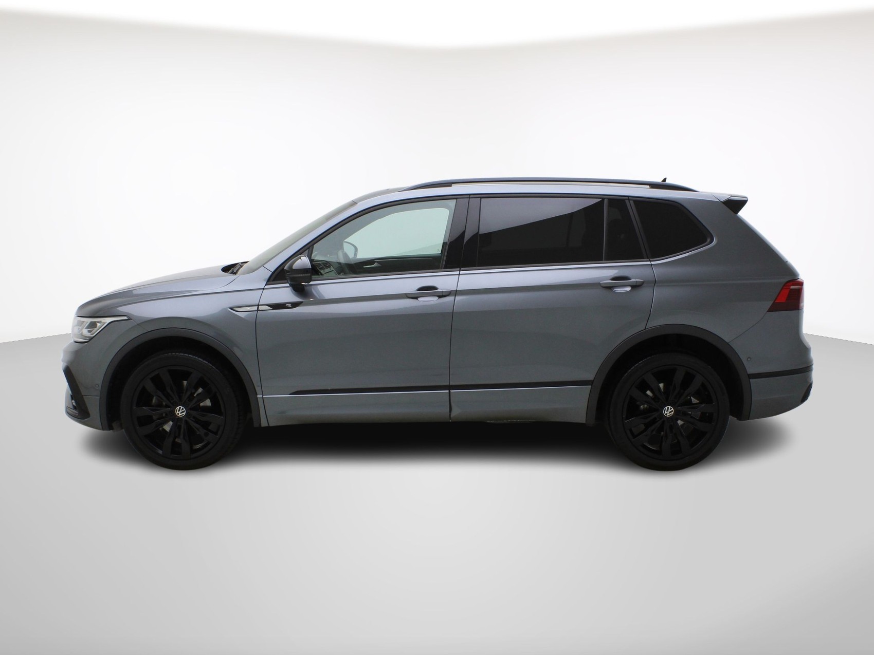 VW Tiguan Allspace 2.0 TSI DSG R-Line Black Style 4Motion-image-2