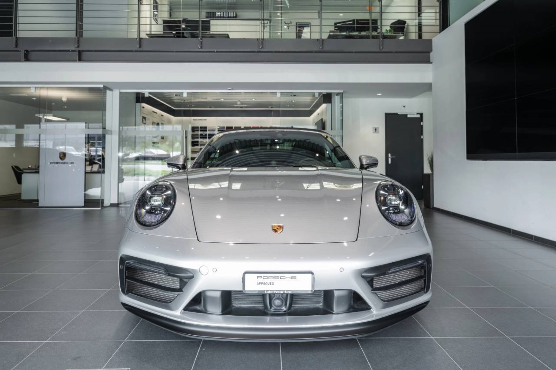 PORSCHE 911 Carrera 4 GTS Cabriolet-image-8
