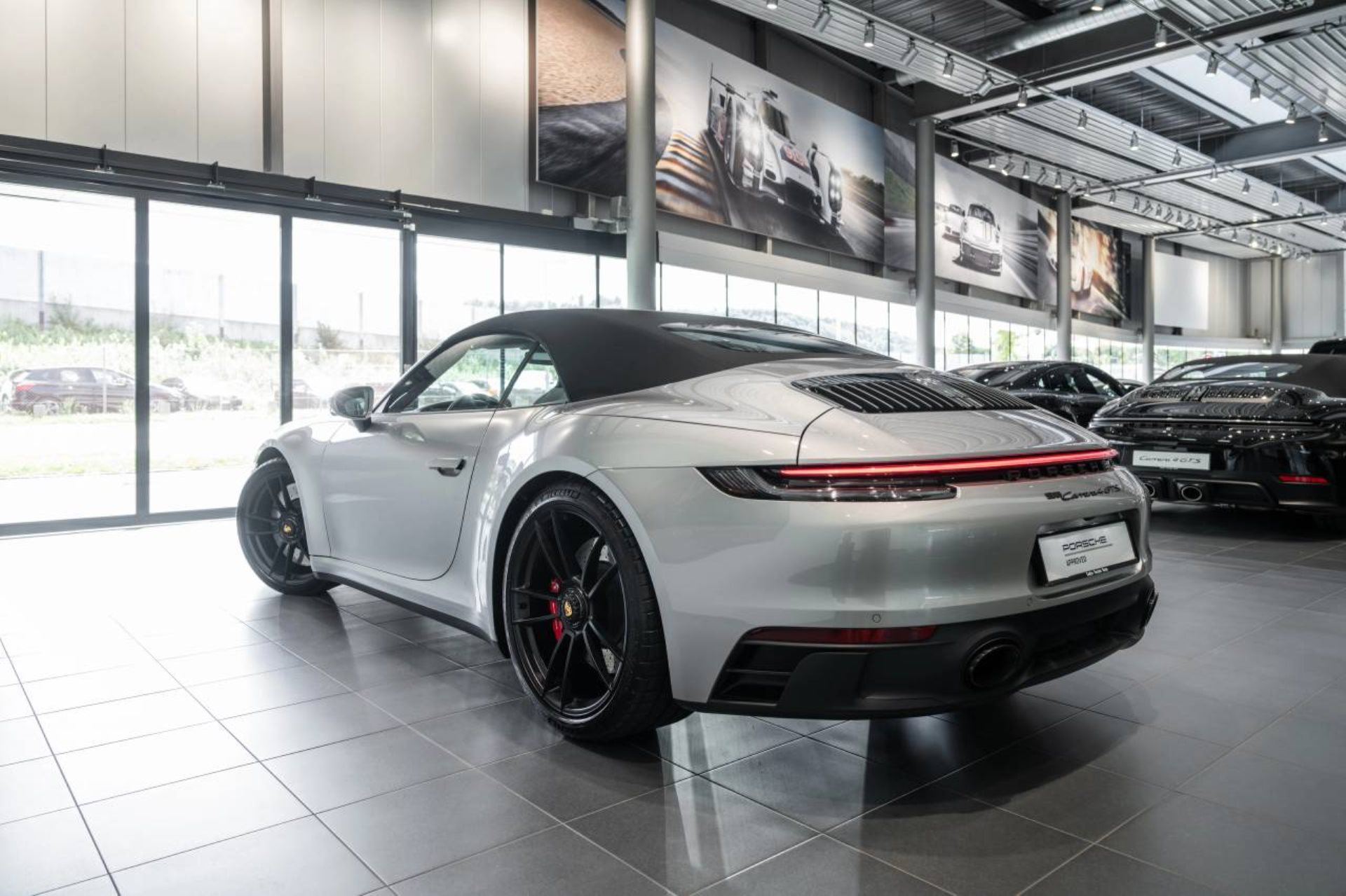 PORSCHE 911 Carrera 4 GTS Cabriolet-image-14