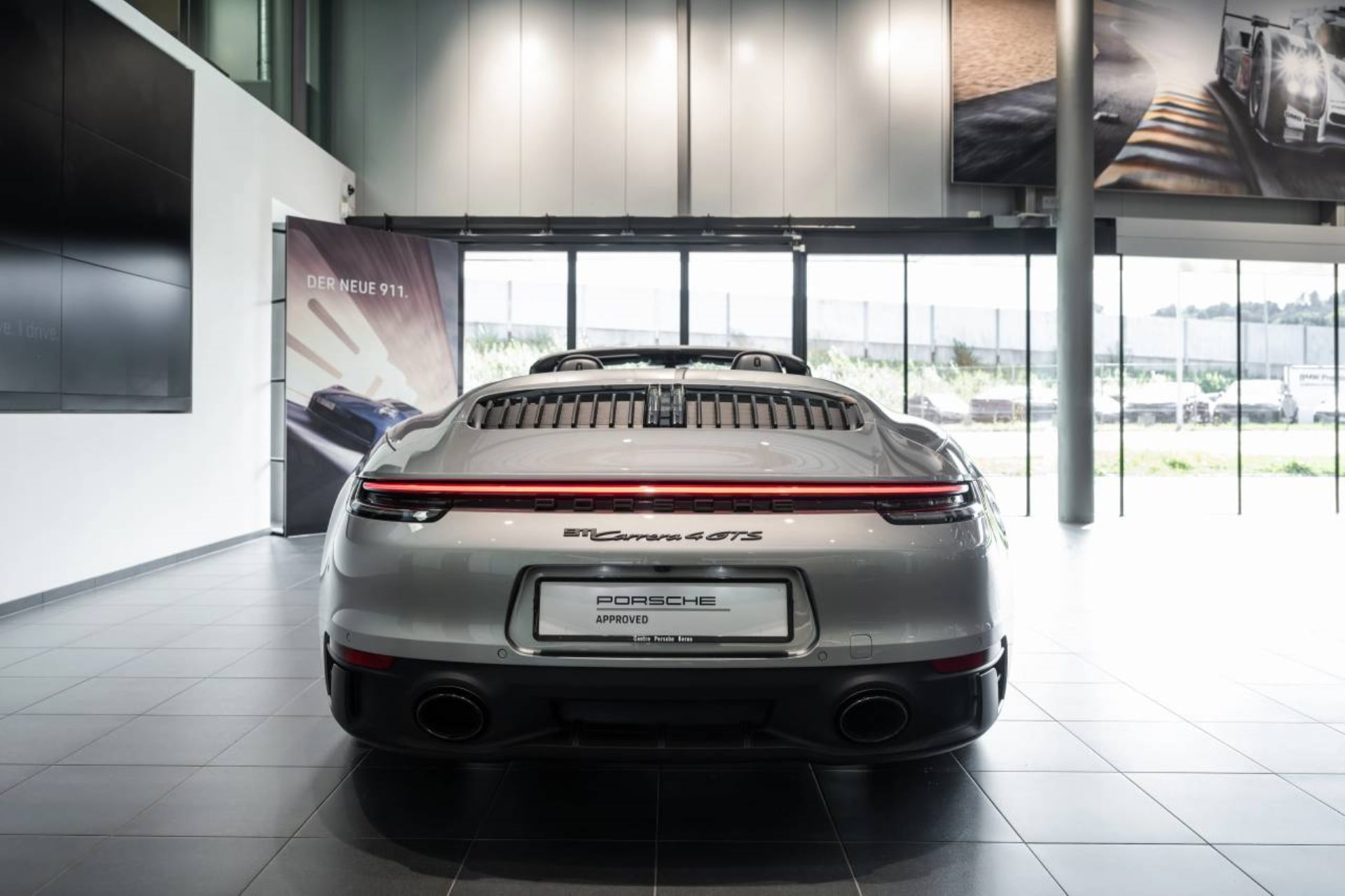 PORSCHE 911 Carrera 4 GTS Cabriolet-image-5