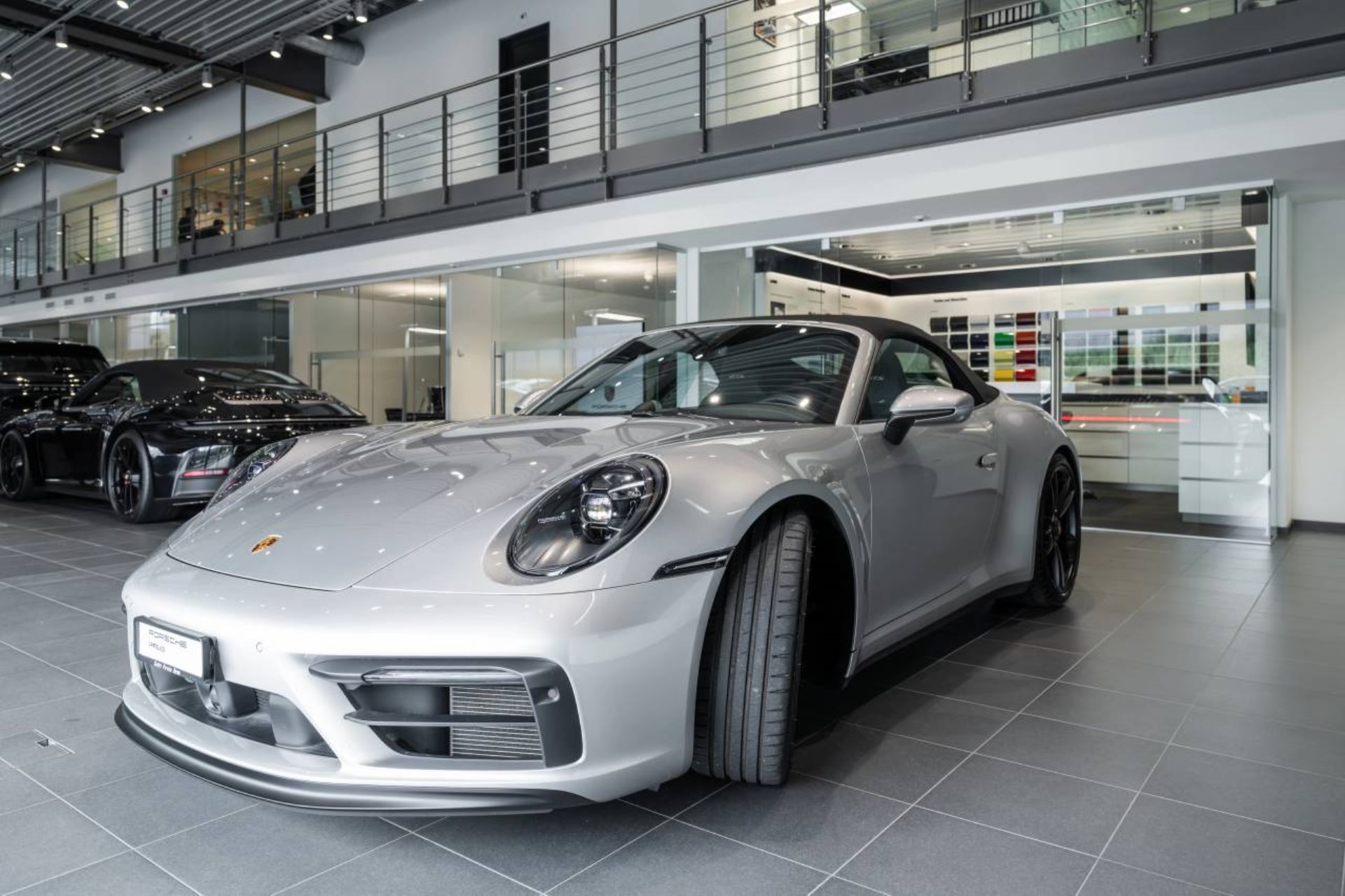 PORSCHE 911 Carrera 4 GTS Cabriolet-image-15