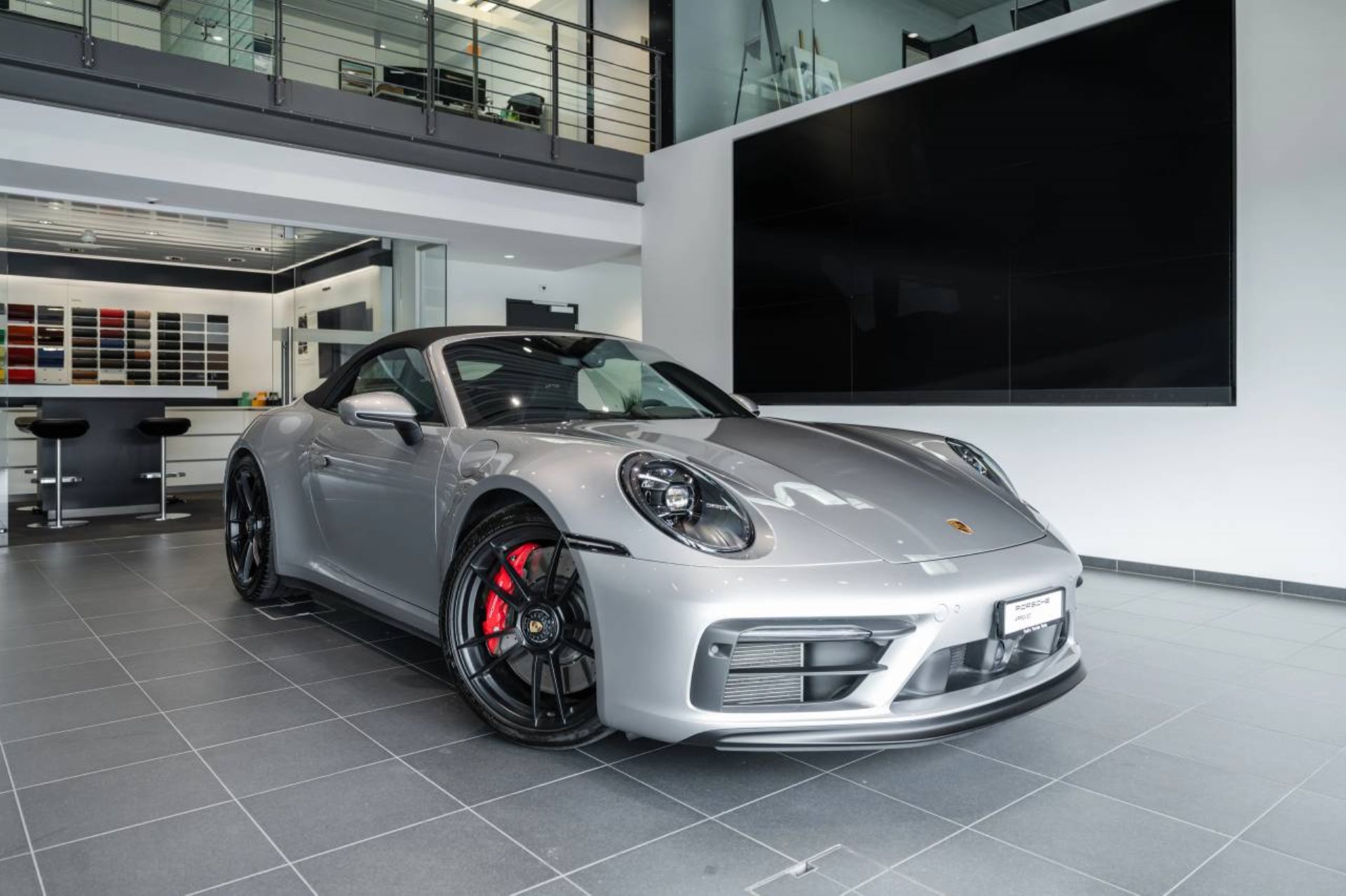PORSCHE 911 Carrera 4 GTS Cabriolet-image-10