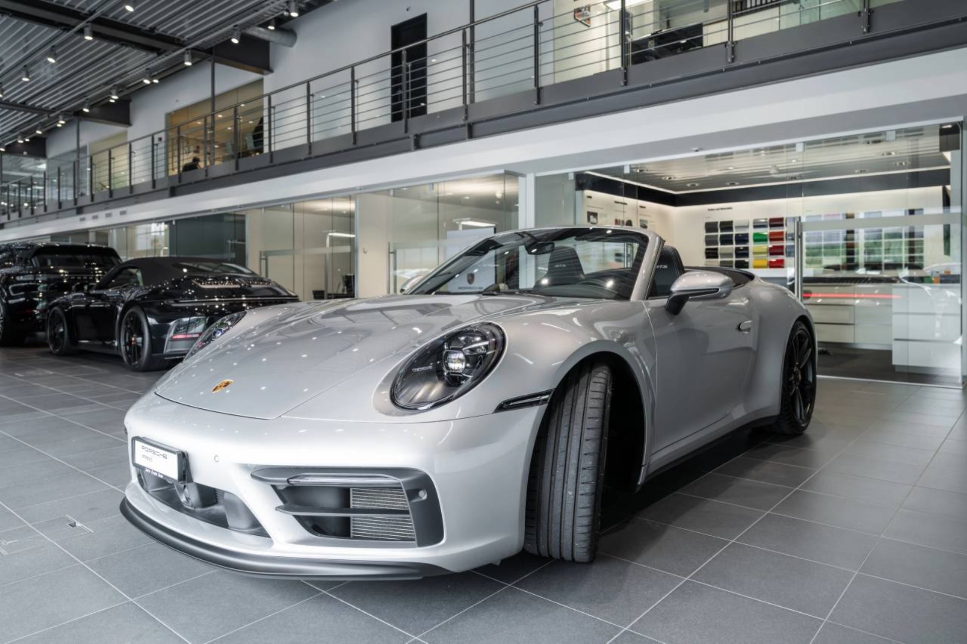 PORSCHE 911 Carrera 4 GTS Cabriolet-image-7
