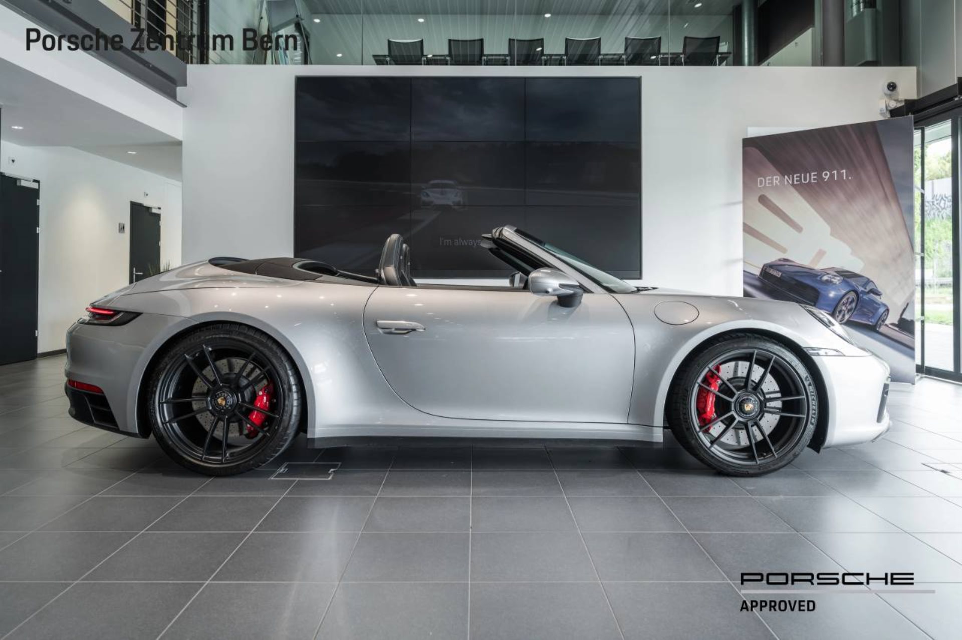 PORSCHE 911 Carrera 4 GTS Cabriolet-image-1