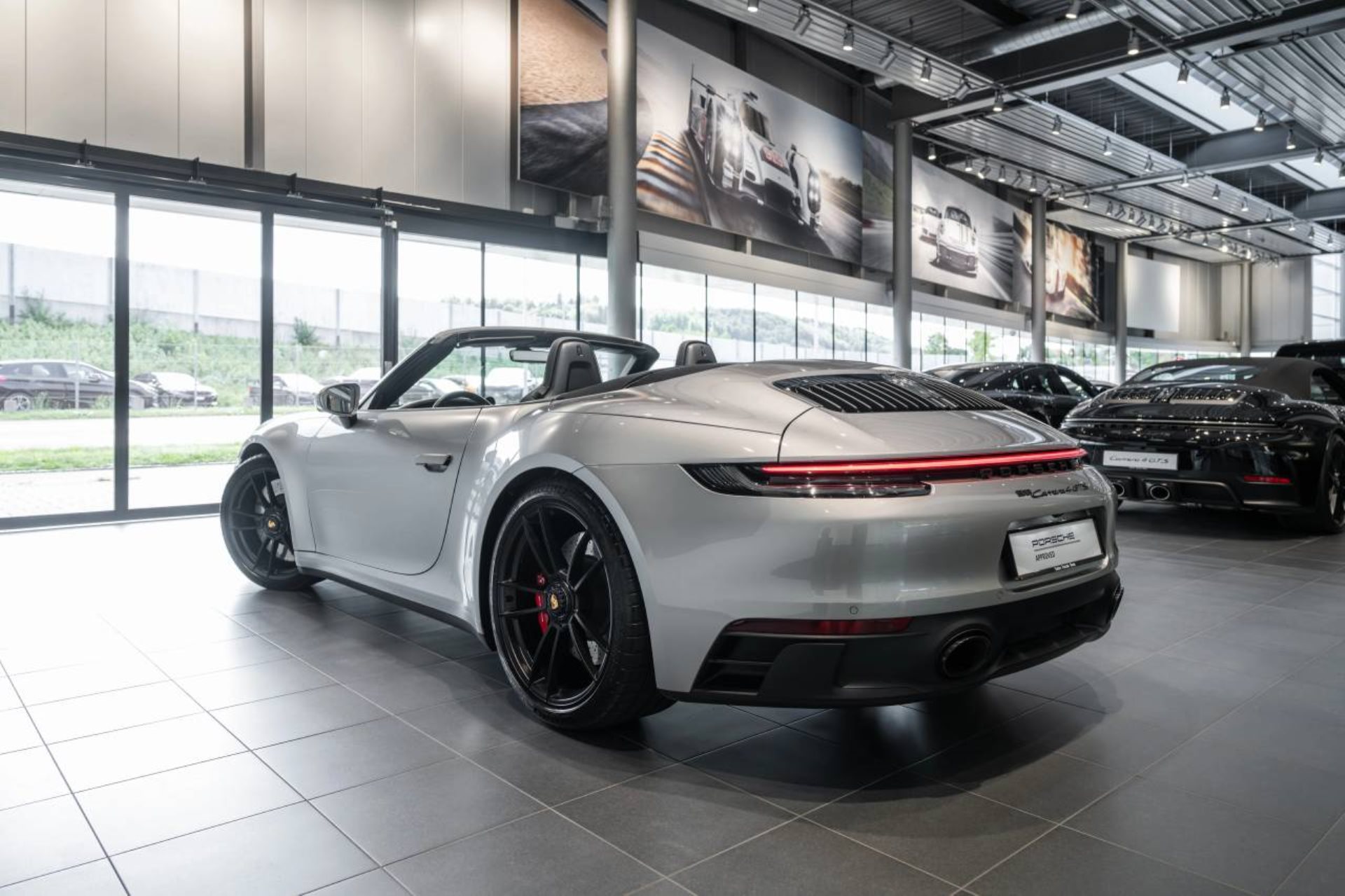 PORSCHE 911 Carrera 4 GTS Cabriolet-image-6