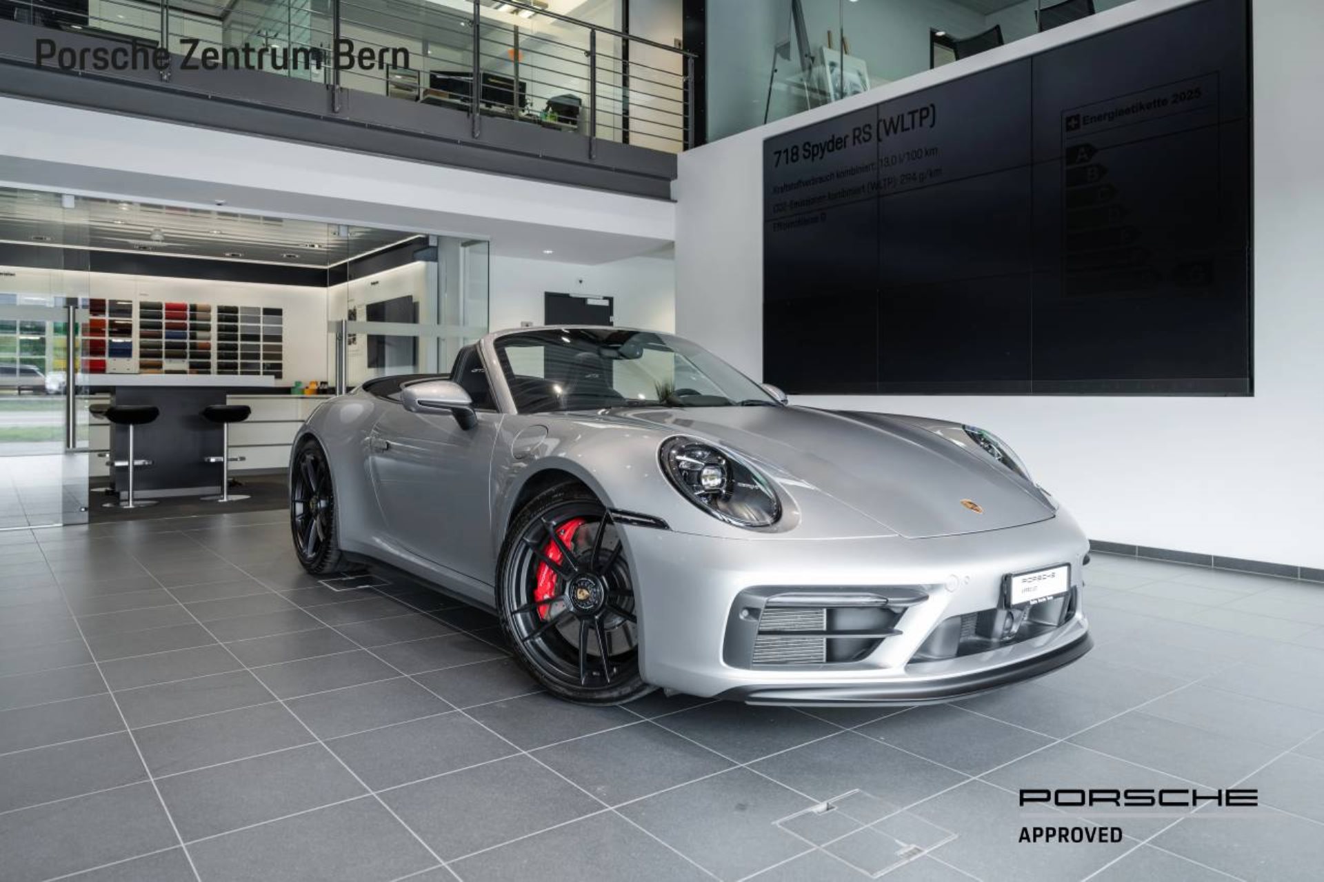 PORSCHE 911 Carrera 4 GTS Cabriolet-image-0