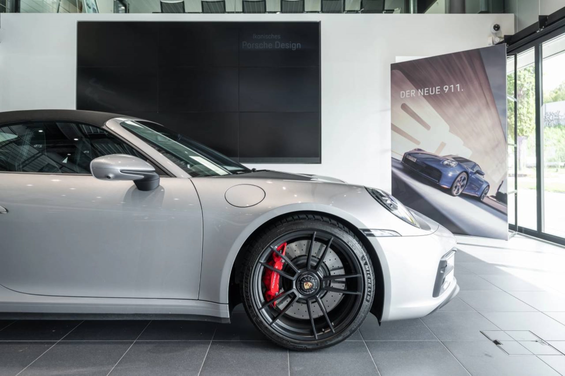PORSCHE 911 Carrera 4 GTS Cabriolet-image-20