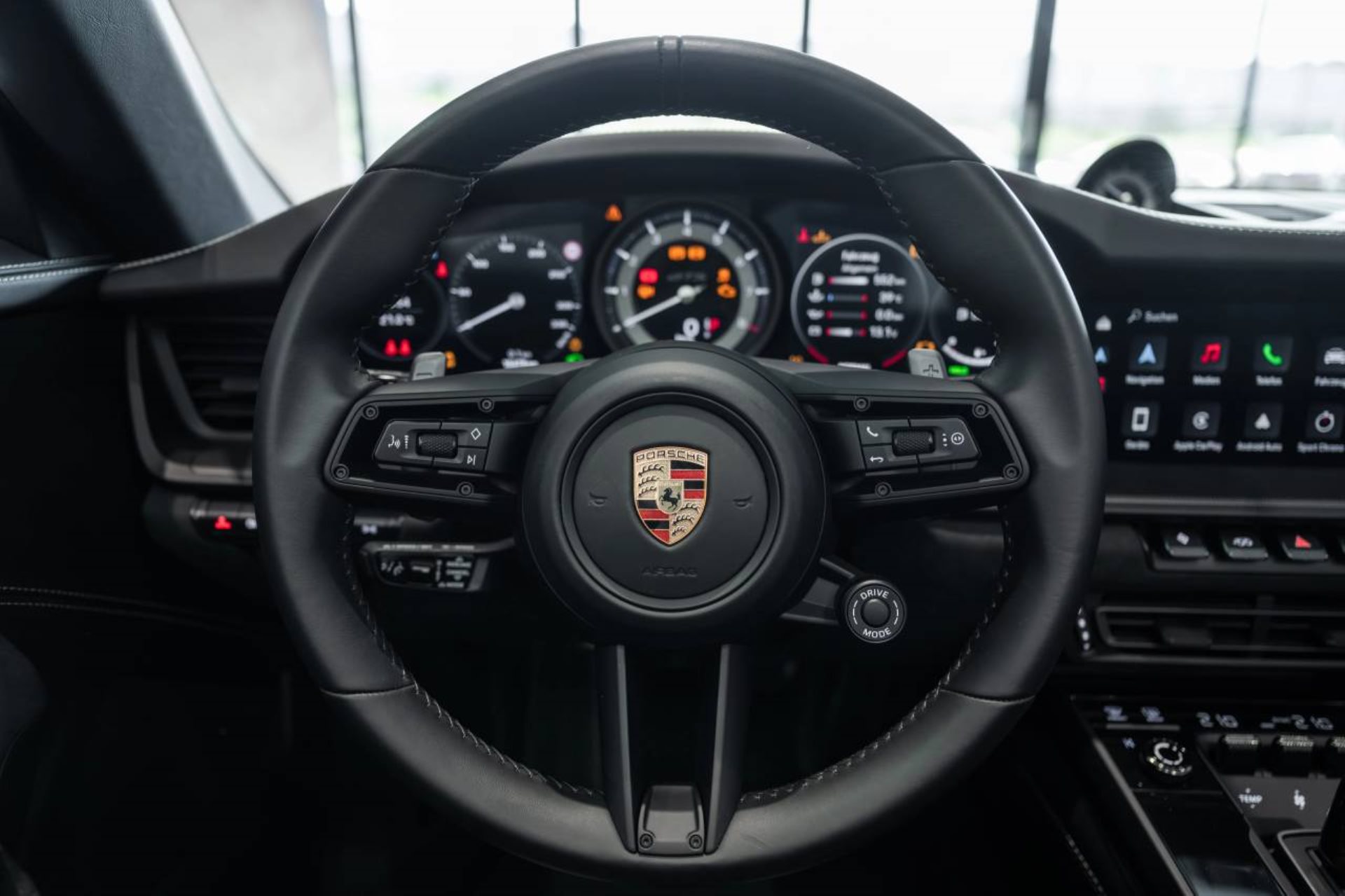PORSCHE 911 Carrera 4 GTS Cabriolet-image-21