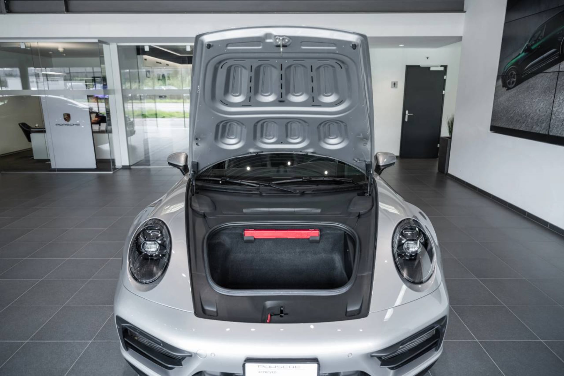 PORSCHE 911 Carrera 4 GTS Cabriolet-image-9