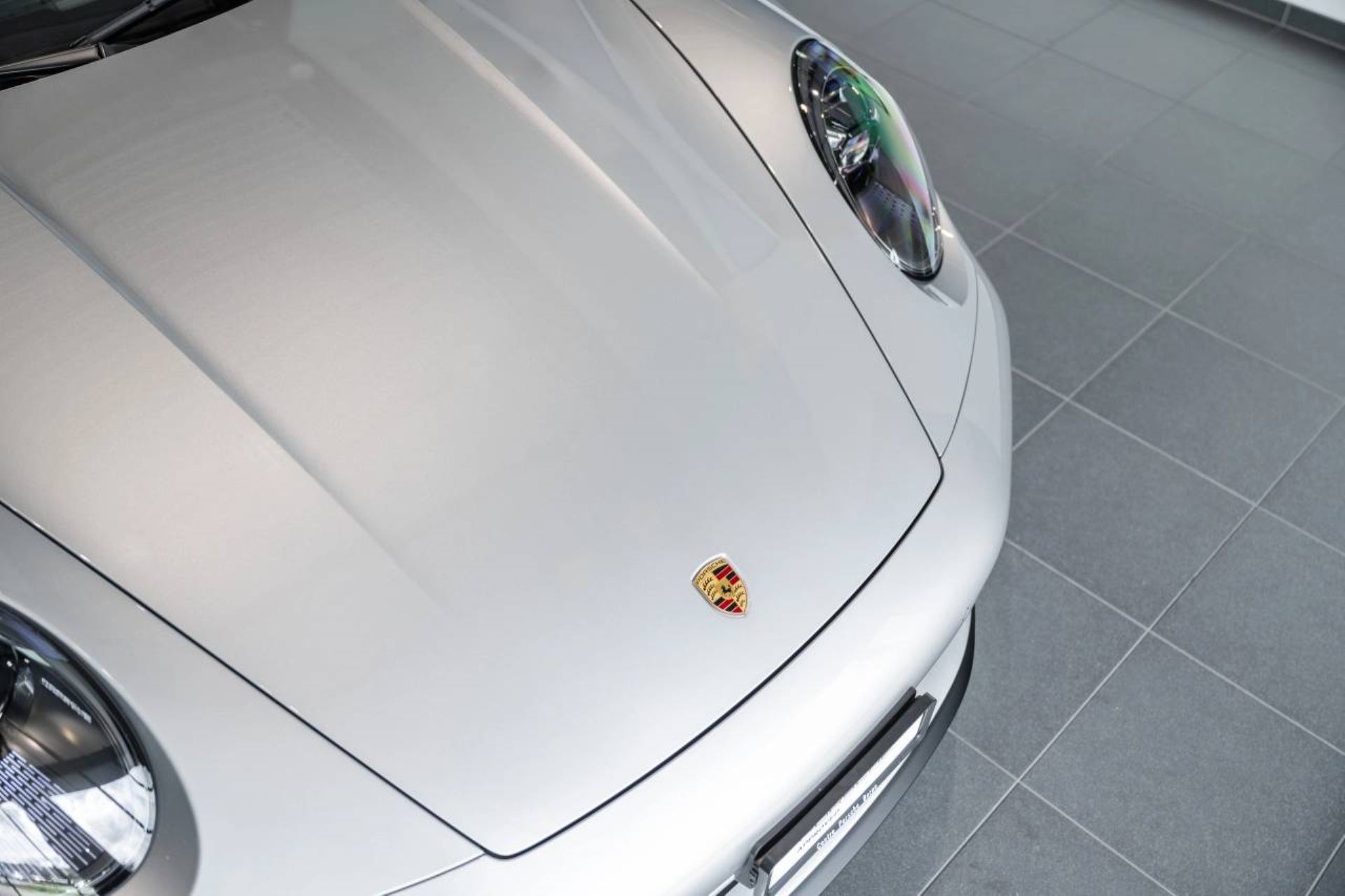 PORSCHE 911 Carrera 4 GTS Cabriolet-image-31