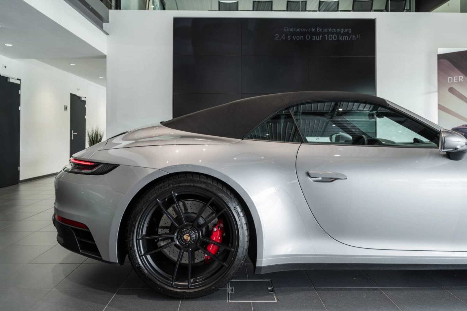 PORSCHE 911 Carrera 4 GTS Cabriolet-image-19