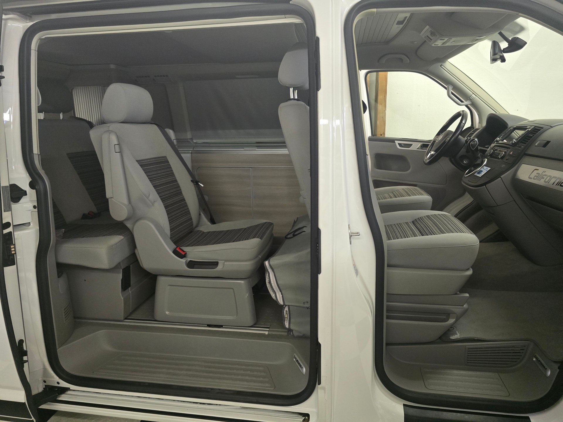 VW T5 California 2.0 TDI Comfortline DSG-image-8