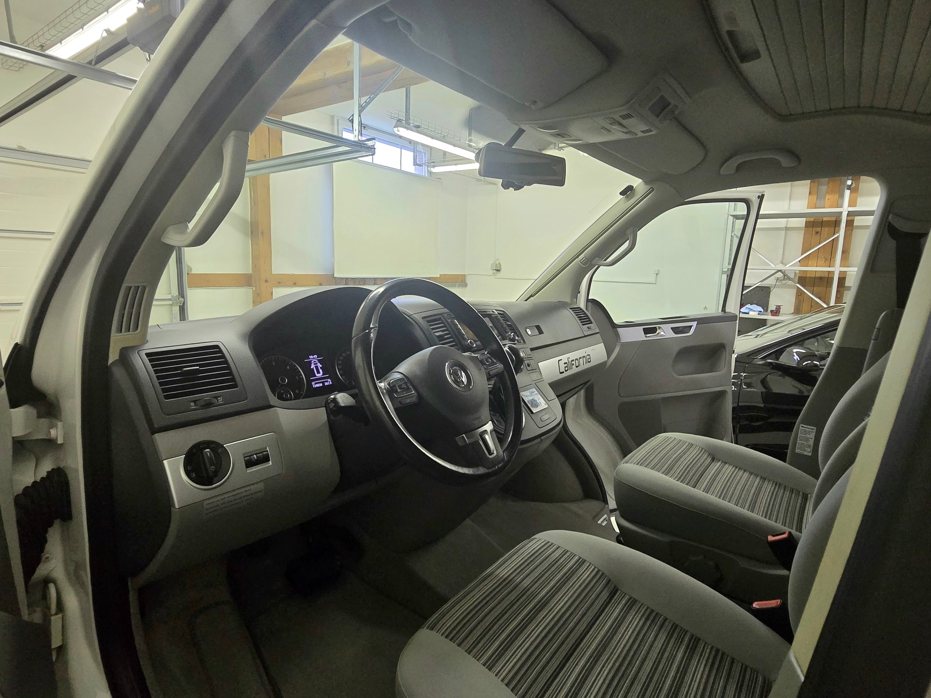 VW T5 California 2.0 TDI Comfortline DSG-image-7