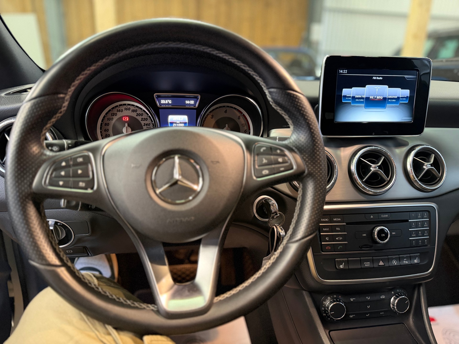 MERCEDES-BENZ CLA 200 CDI Urban 4Matic 7G-DCT-image-11