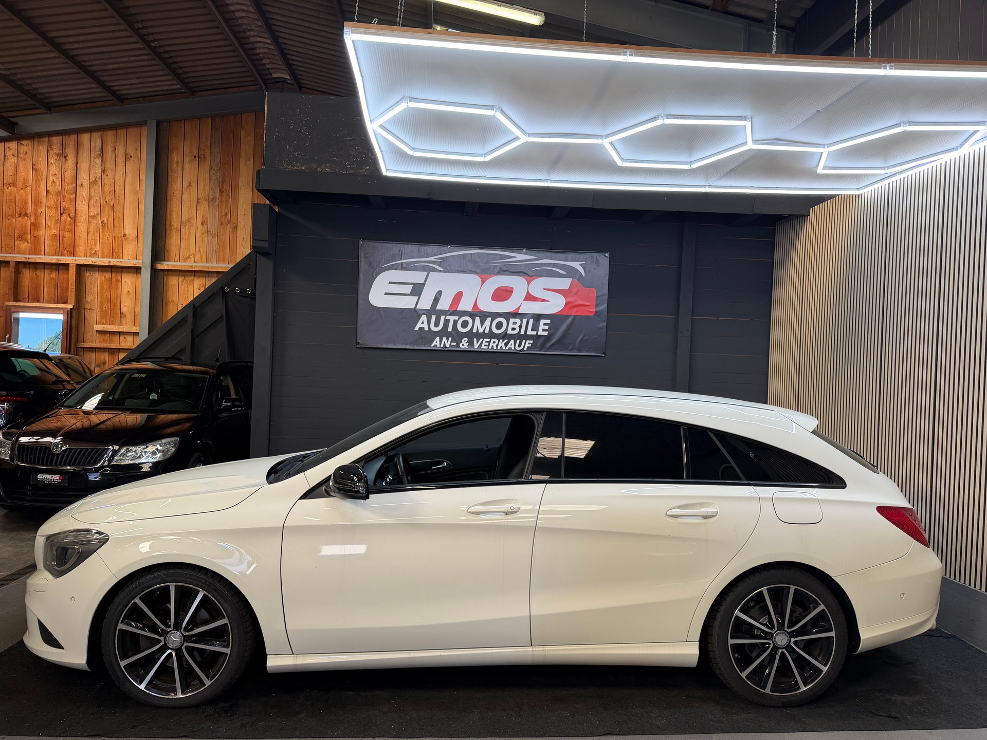 MERCEDES-BENZ CLA 200 CDI Urban 4Matic 7G-DCT-image-3