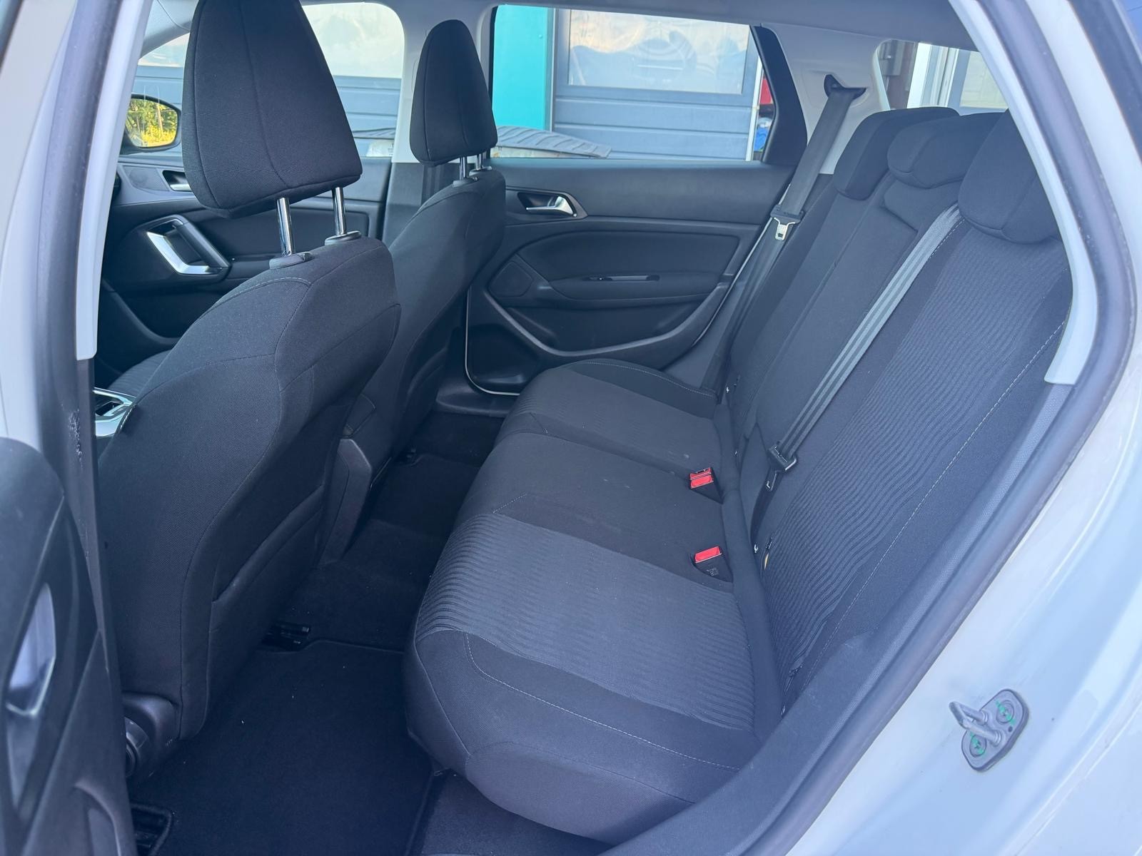 PEUGEOT 308 SW 2.0 BlueHDI Business Automatic-image-8