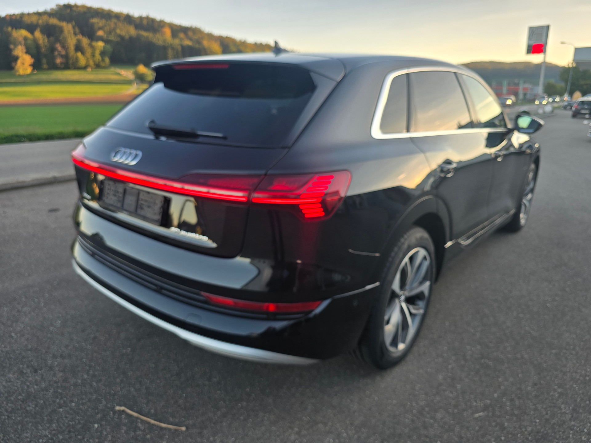 AUDI e-tron 50 Advanced quattro-image-3