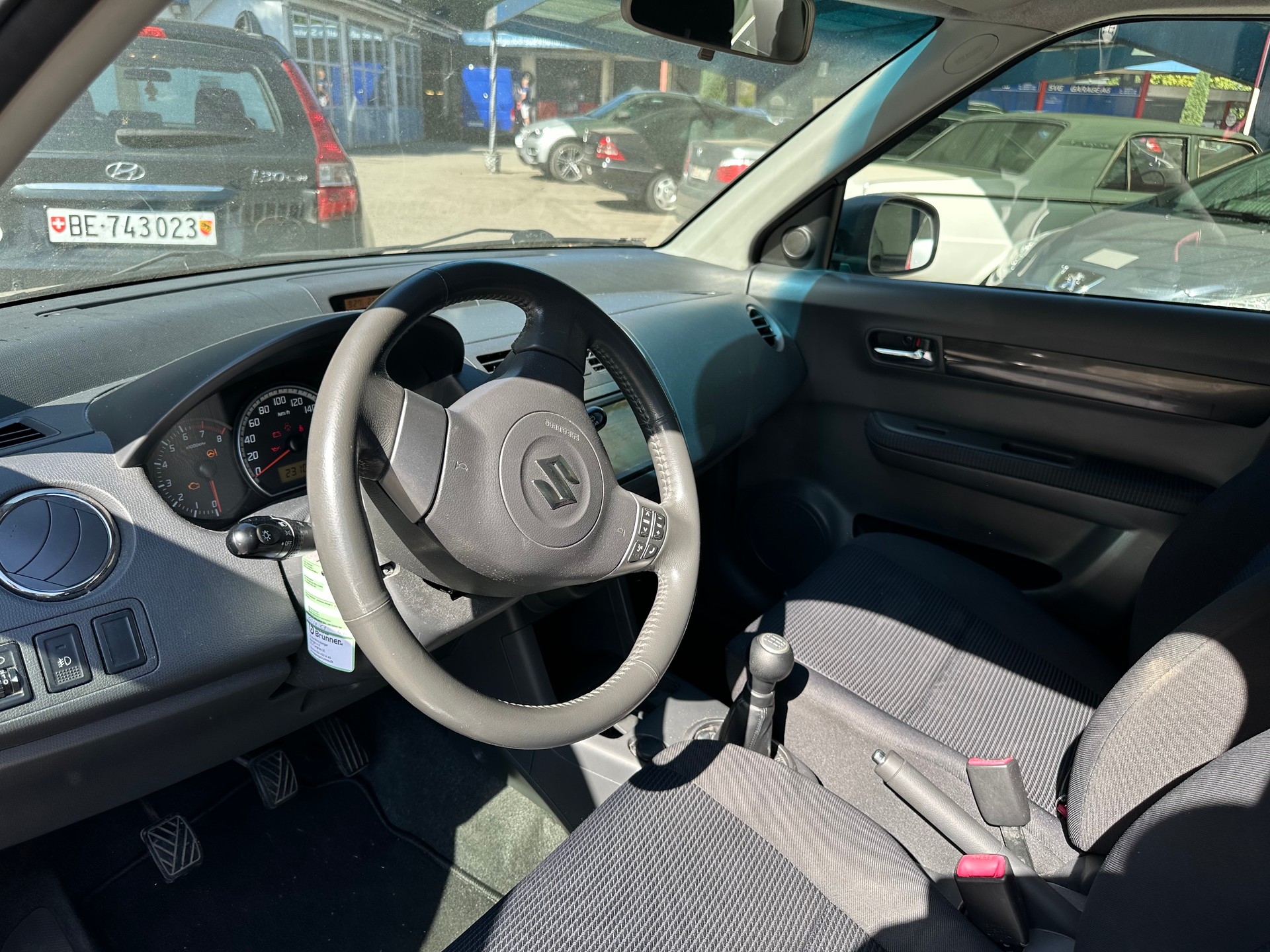 SUZUKI Swift 1.3i 16V GL Top Piz Sulai LE 4x4-image-8