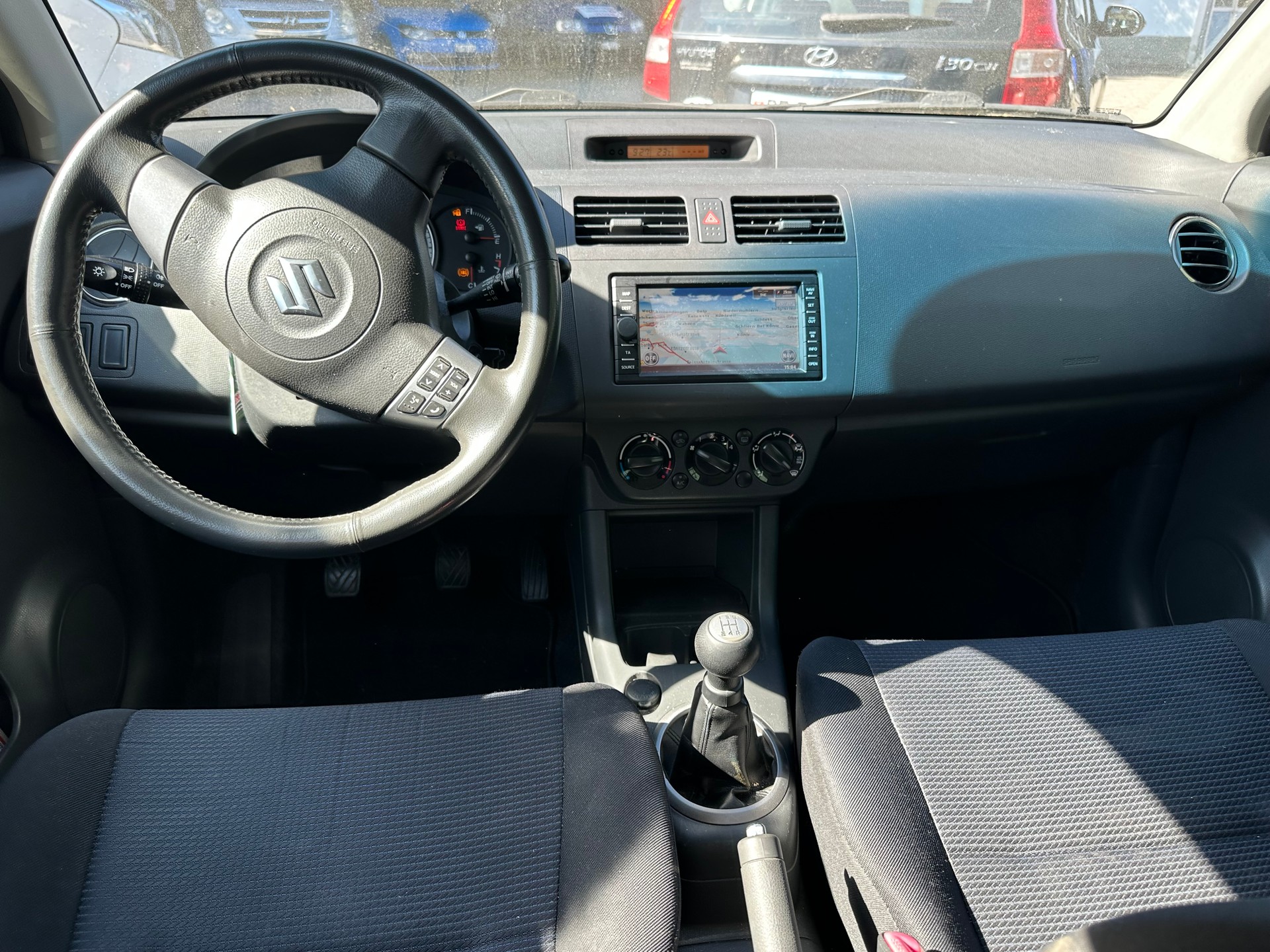 SUZUKI Swift 1.3i 16V GL Top Piz Sulai LE 4x4-image-7