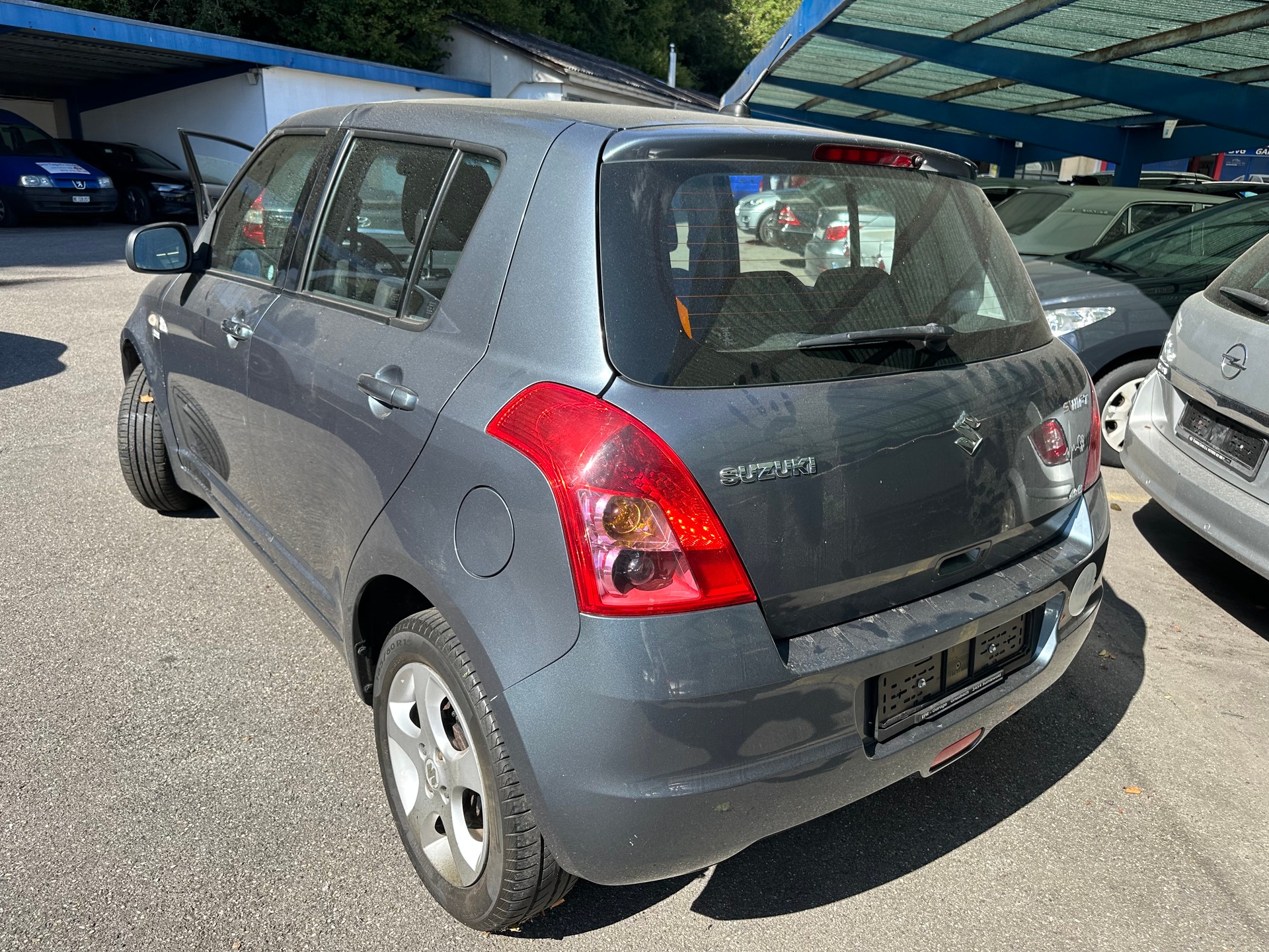 SUZUKI Swift 1.3i 16V GL Top Piz Sulai LE 4x4-image-5