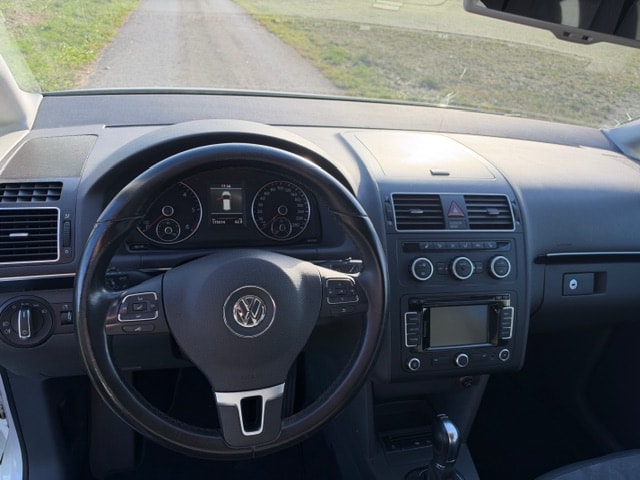 VW Touran 2.0 TDI Highline DSG-image-9