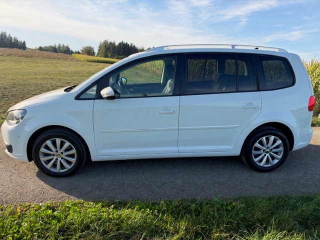 VW Touran 2.0 TDI Highline DSG-image-2